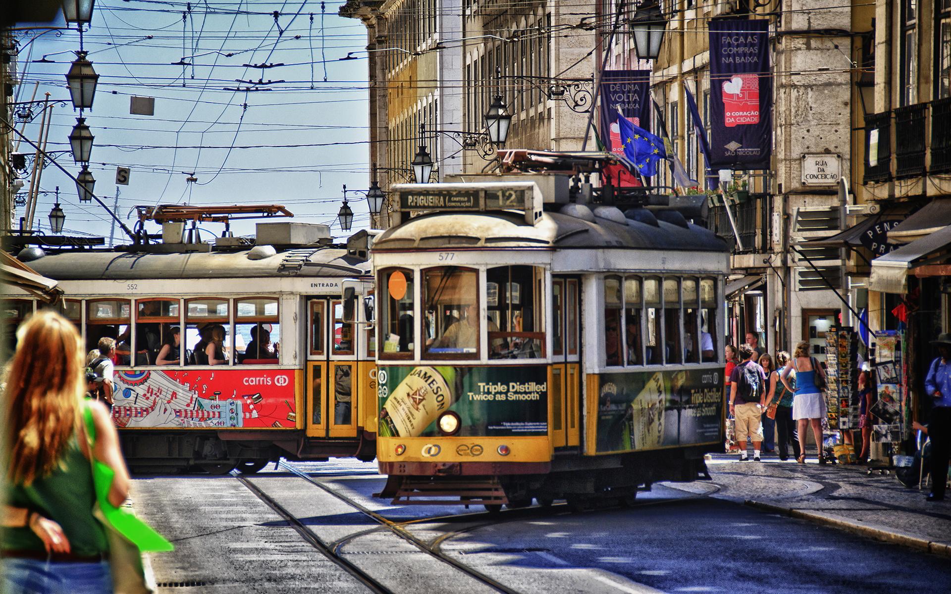 1920x1200 Streets of lisbon