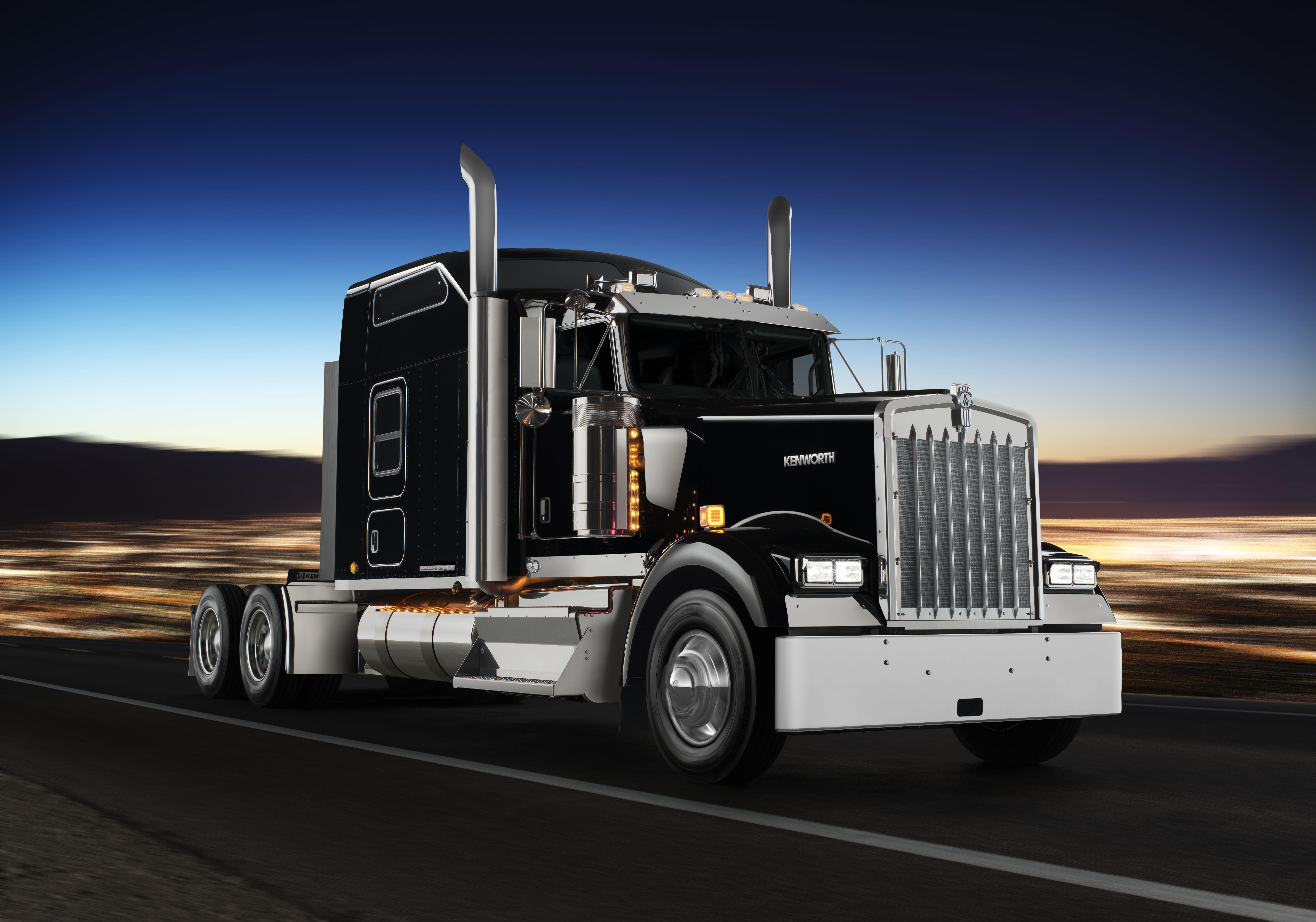 8832x6190 Kenworth W900 8k Ultra HD Wallpaper