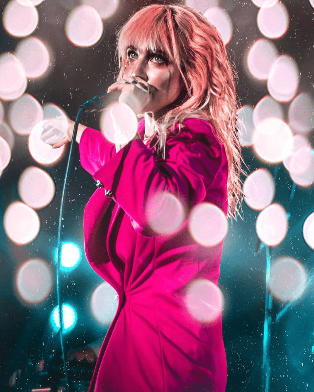 1073x1338 Hayley phone wallpaper? This is my current one: hayleywilliams