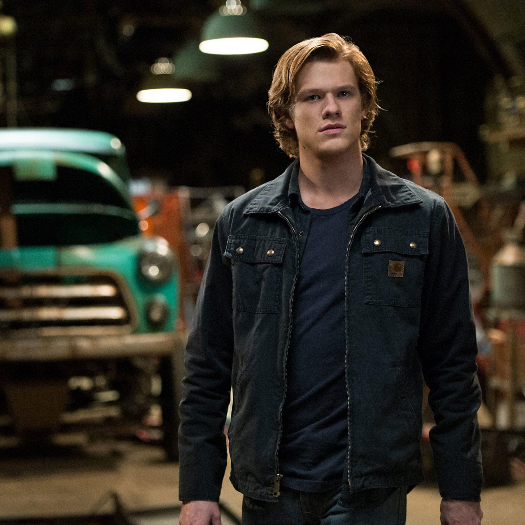 1800x1800 Lucas Till HD