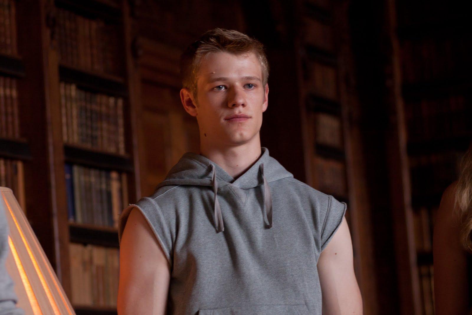 1600x1067 Lucas Till HD