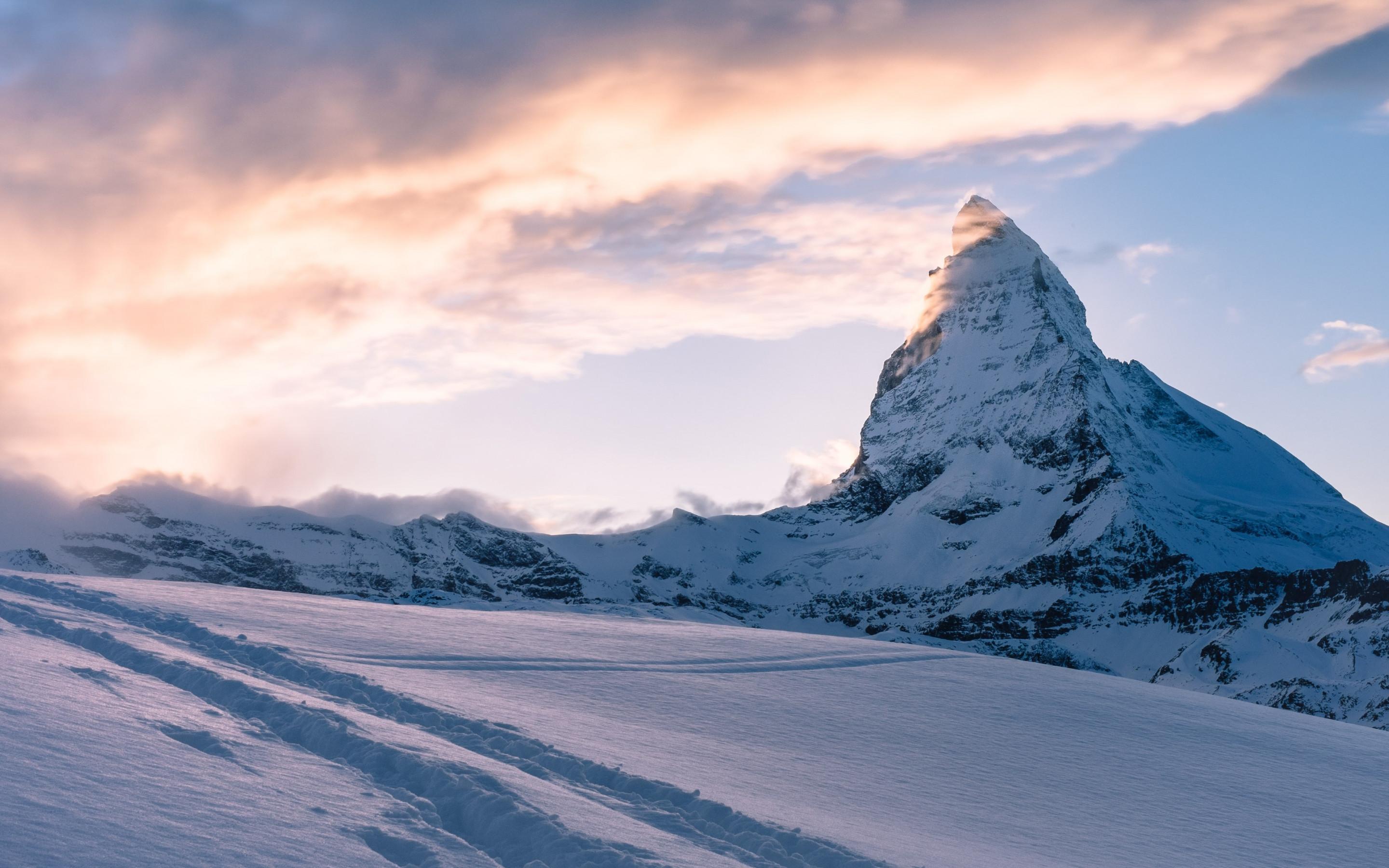 2880x1800 Download wallpaper: Swiss Alps. Matterhorn mountain peak 2880x1800