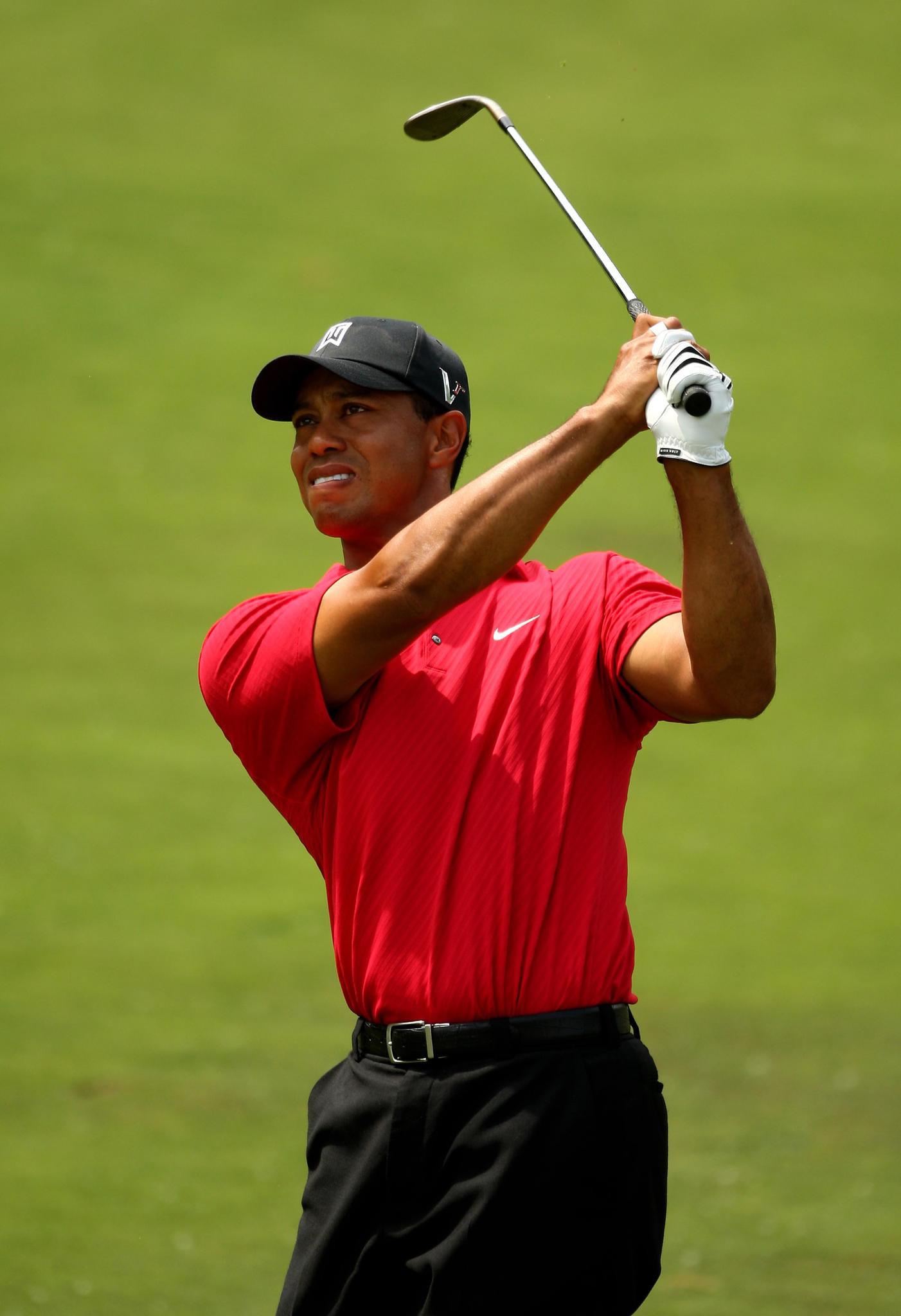 1402x2048 Masters Tiger Woods Wallpaper iPhone Wallpaper Image