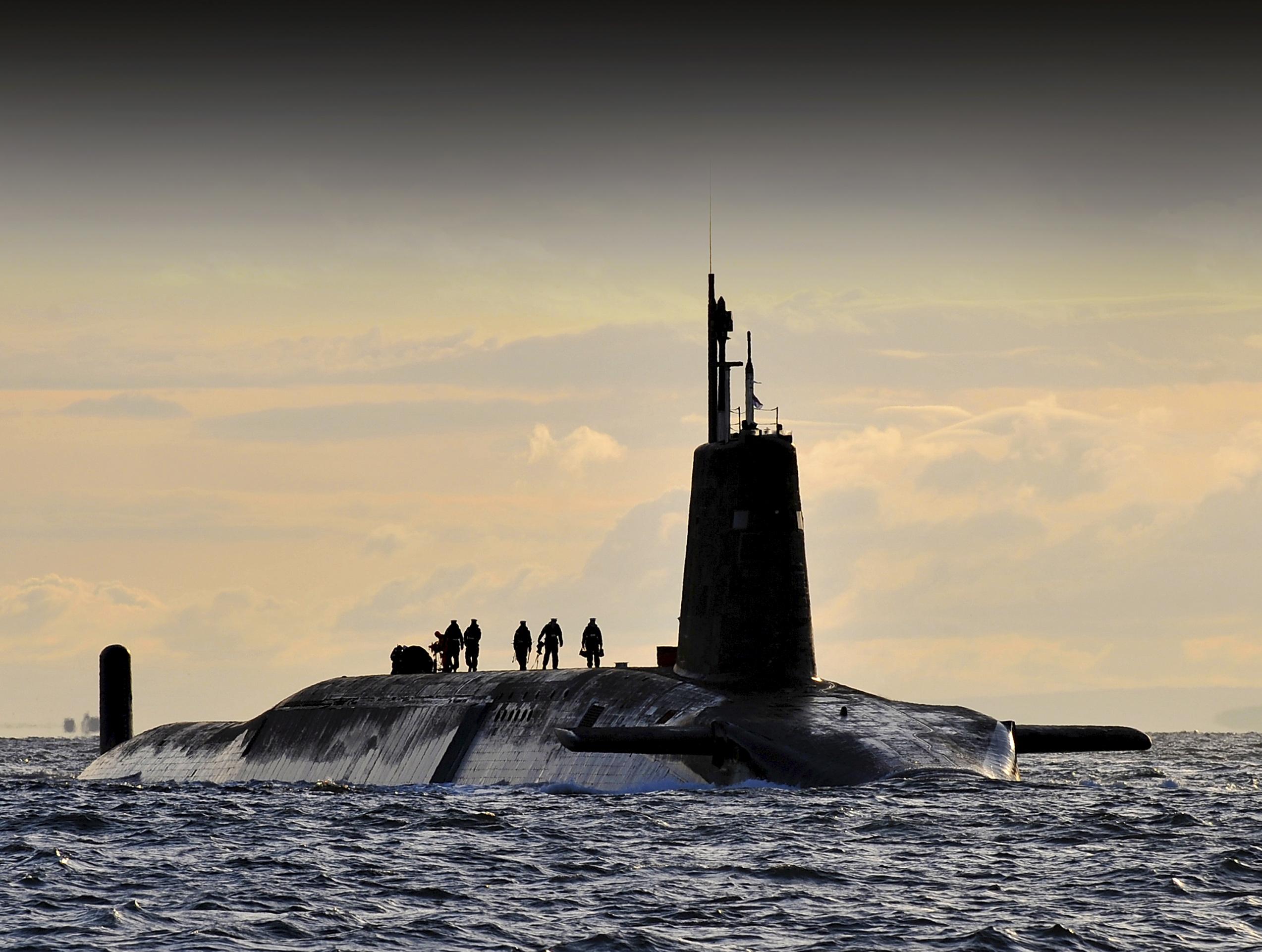 2547x1921 Vanguard at Faslane
