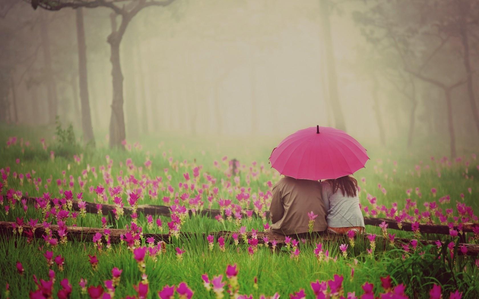 1680x1050 Love Couple With Pink Umbrella Wallpaper