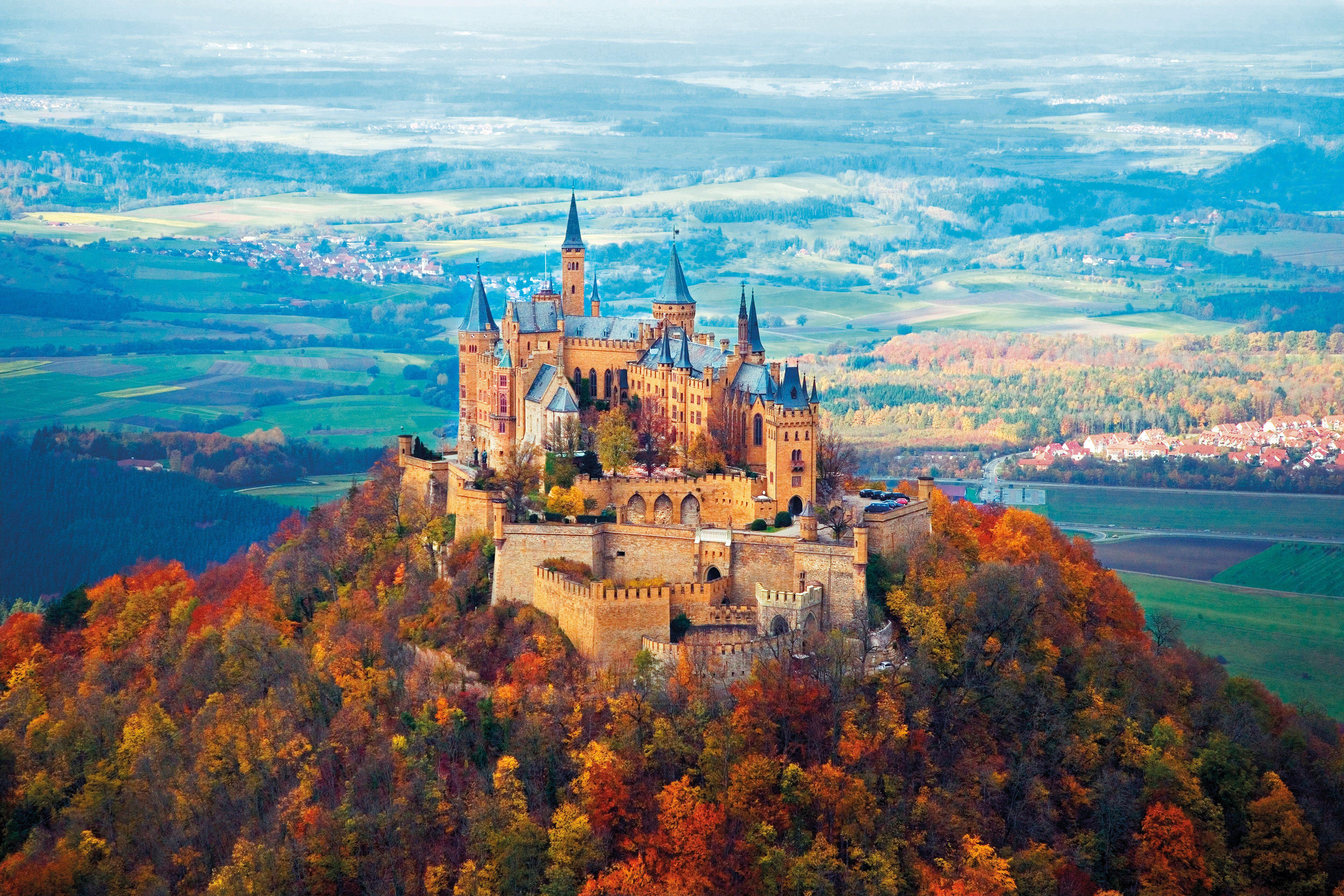 4992x3328 Hohenzollern Castle in the Fall 4k Ultra HD Wallpaper