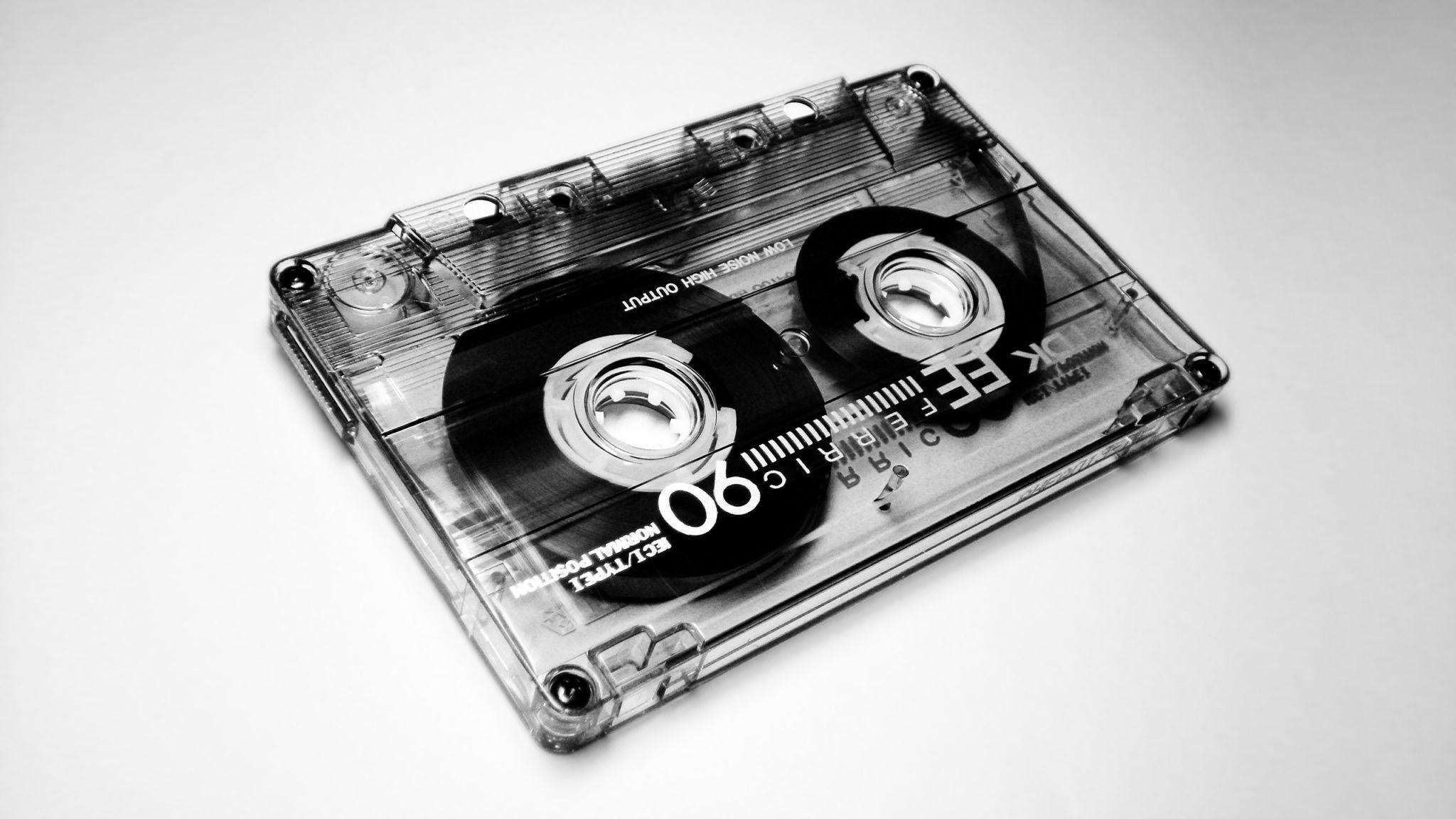 2048x1152 Cassette Wallpaper