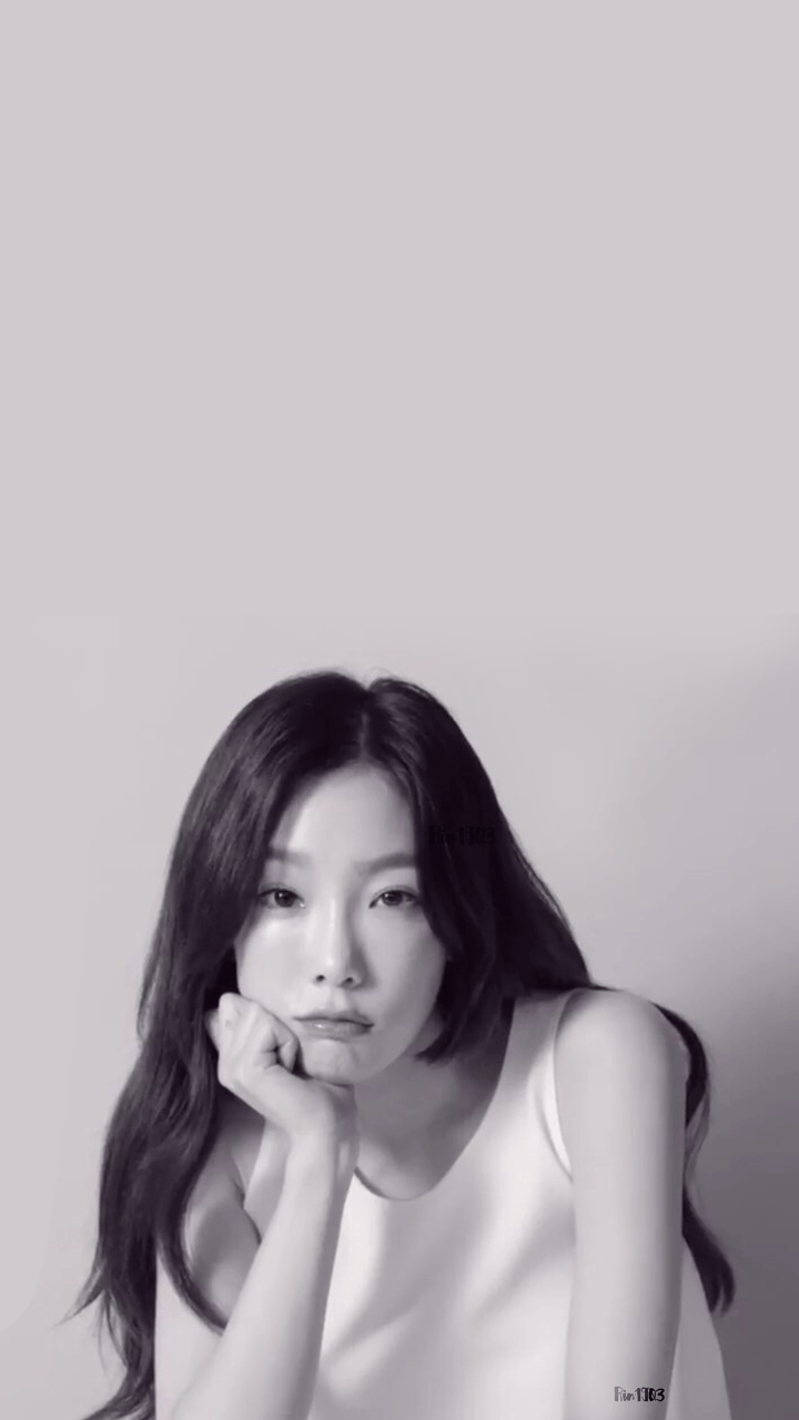 720x1280 Taeyeon 2019 Wallpaper