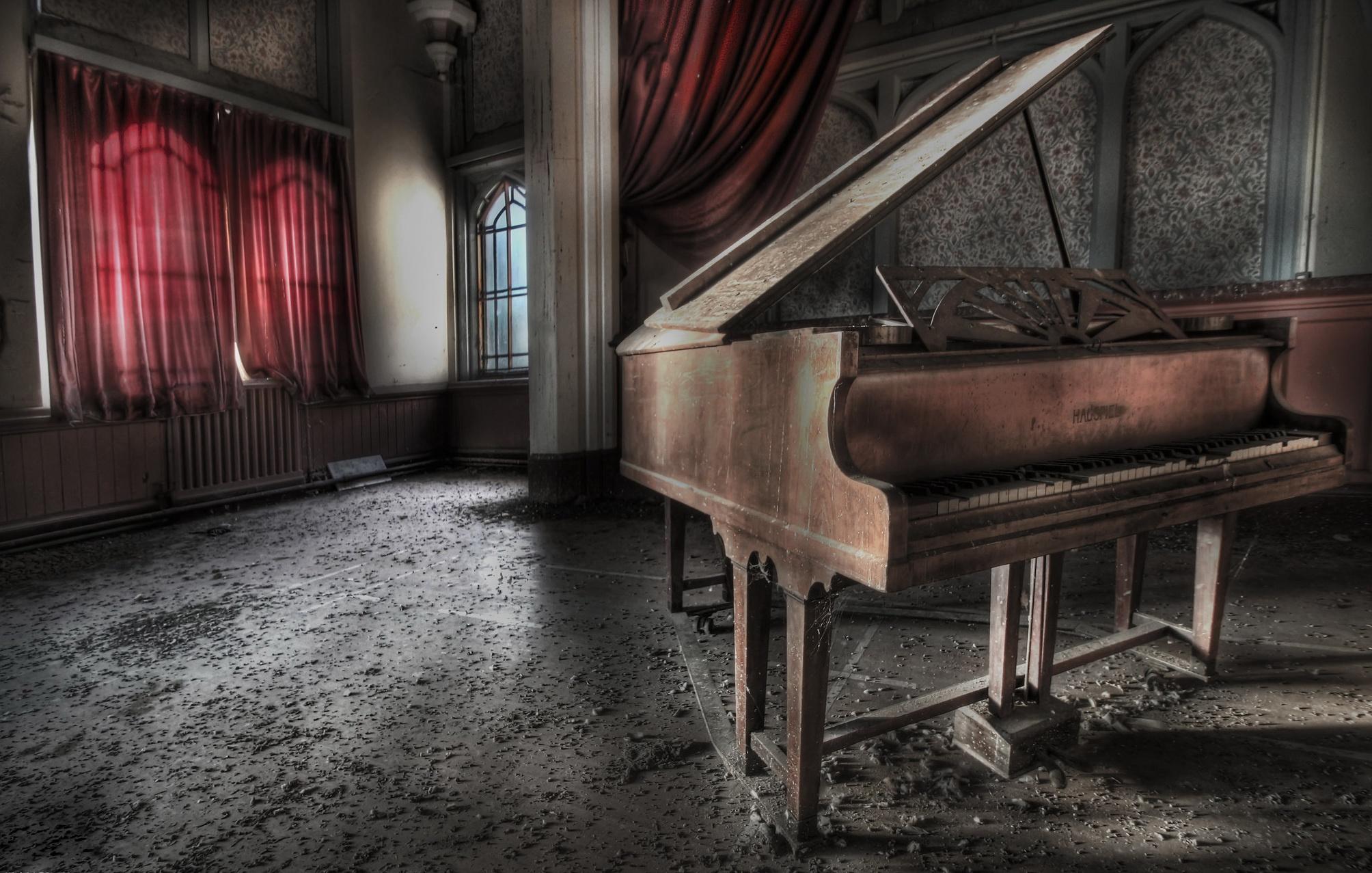 2008x1277 Piano HD Wallpaper