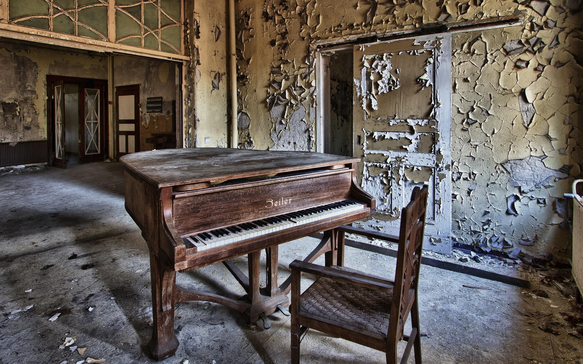 1920x1200 Old piano in an abandoned house Desktop wallpaper 1920x1200