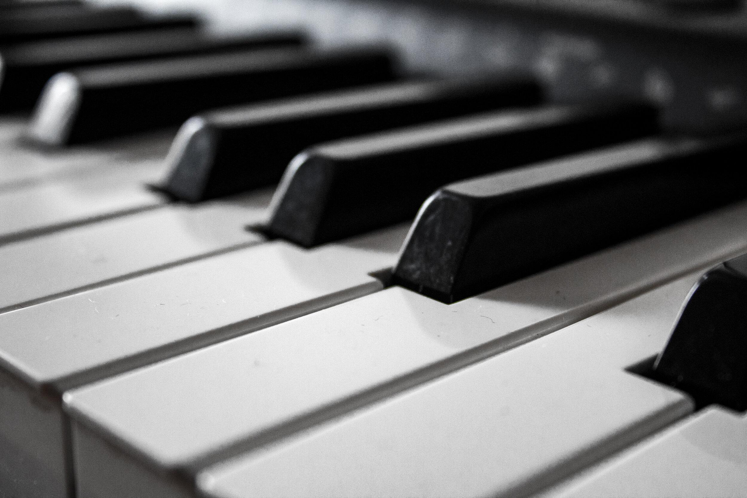 2500x1667 All about Piano: What are piano keys made of?
