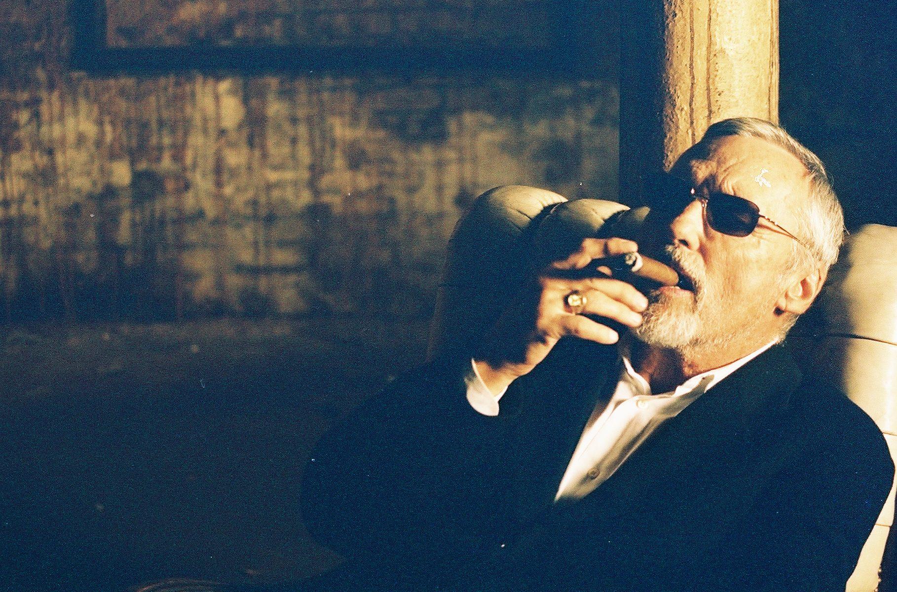 1818x1200 Dennis Hopper The Cigar Legend 40 Photos