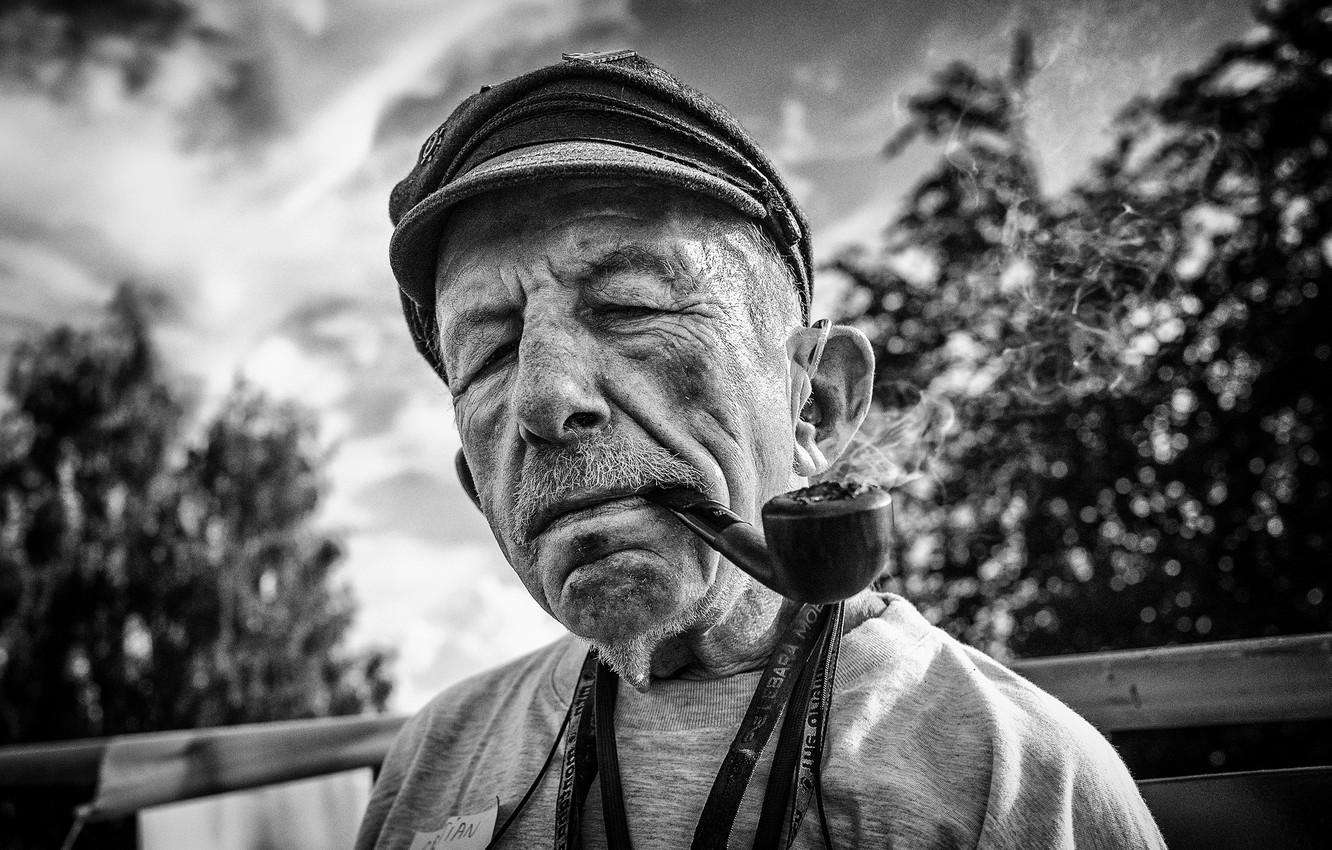 1332x850 Wallpaper smoking, cigar, direct gaze, older man image for desktop, section мужчины