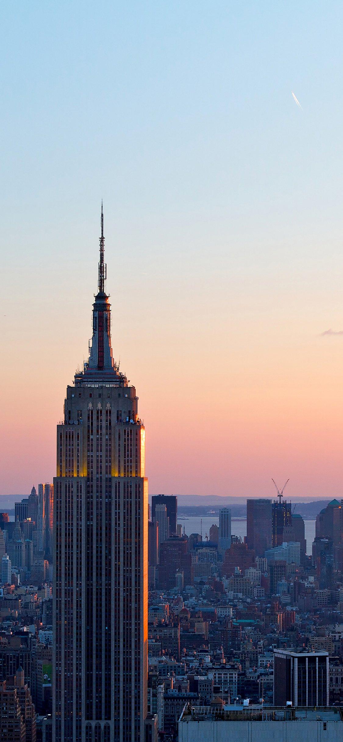 1125x2436 Dusk New York skyline city iPhone X Wallpaper Free Download