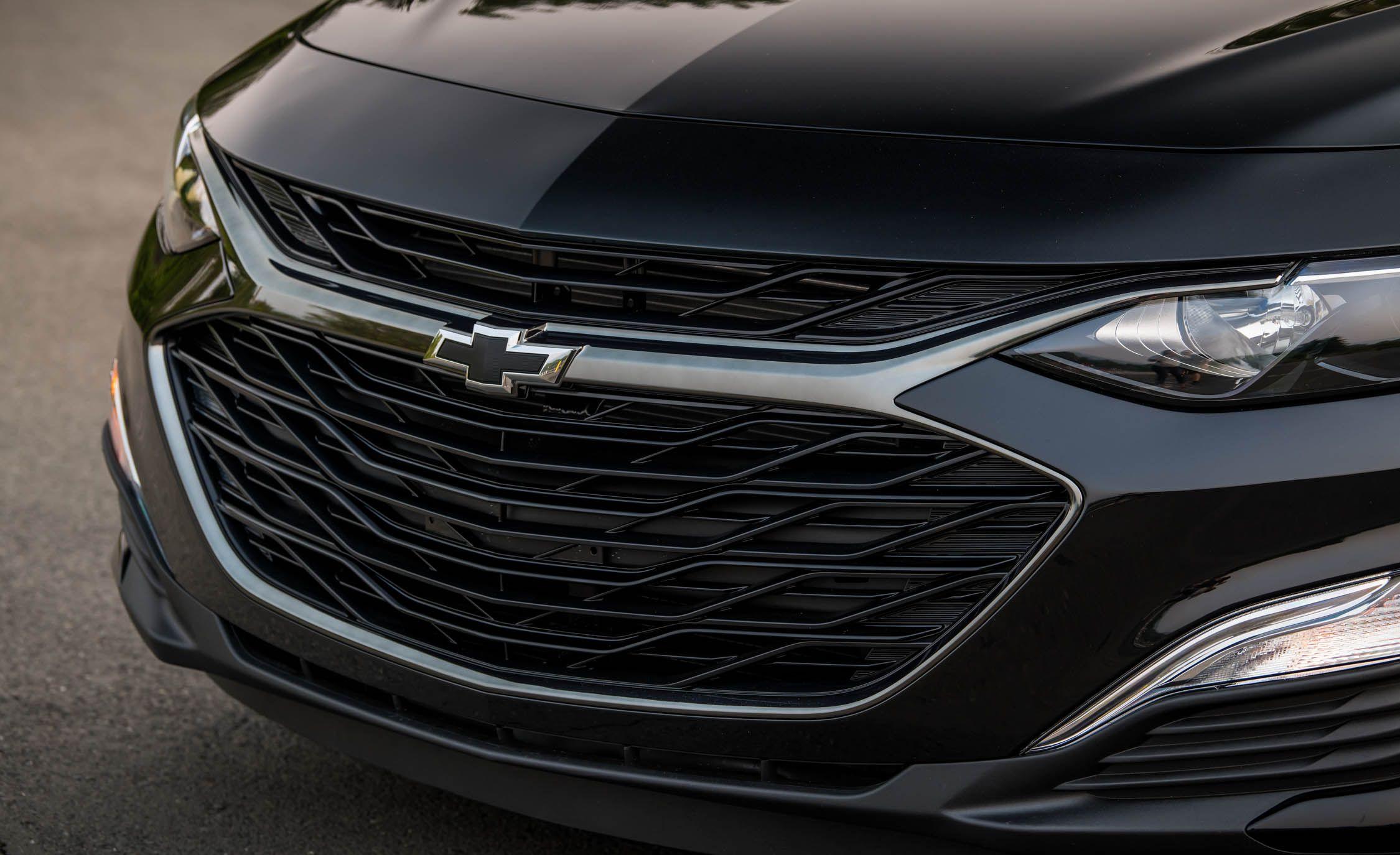 2250x1375 Chevrolet Malibu Rs Grill Wallpaper