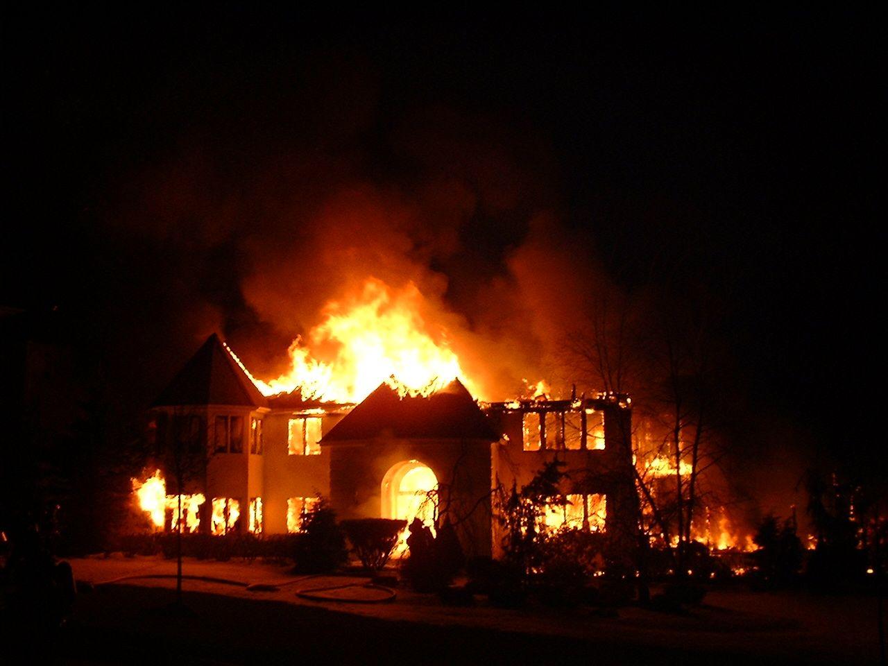 1280x960 House Burning Wallpaper