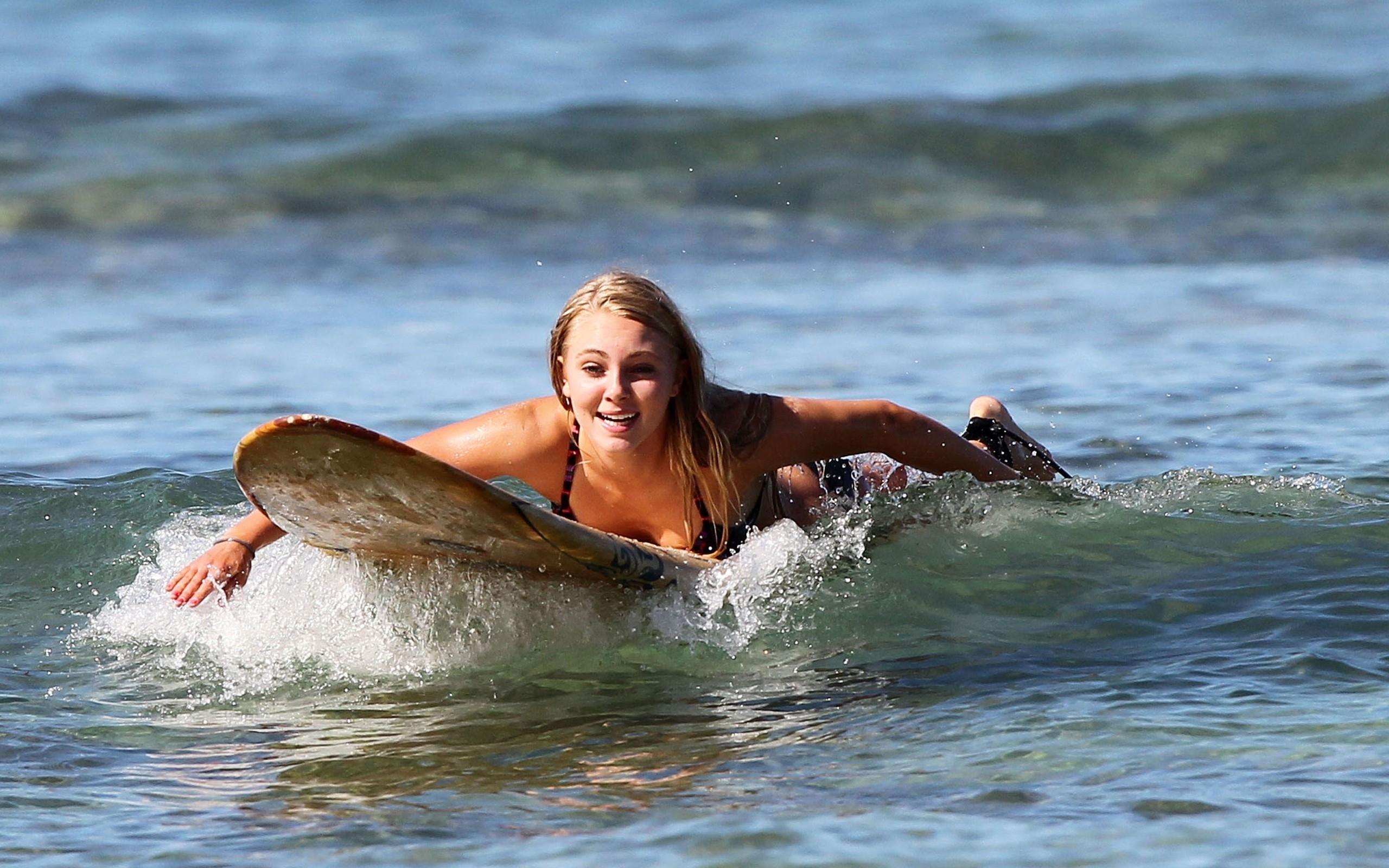 2560x1600 Annasophia robb blondes women beach actress celebrity surfboards surfers soul surfer 2560x1600 wa Hot Girls Celebrities HD Wallpape wallpaperx1600