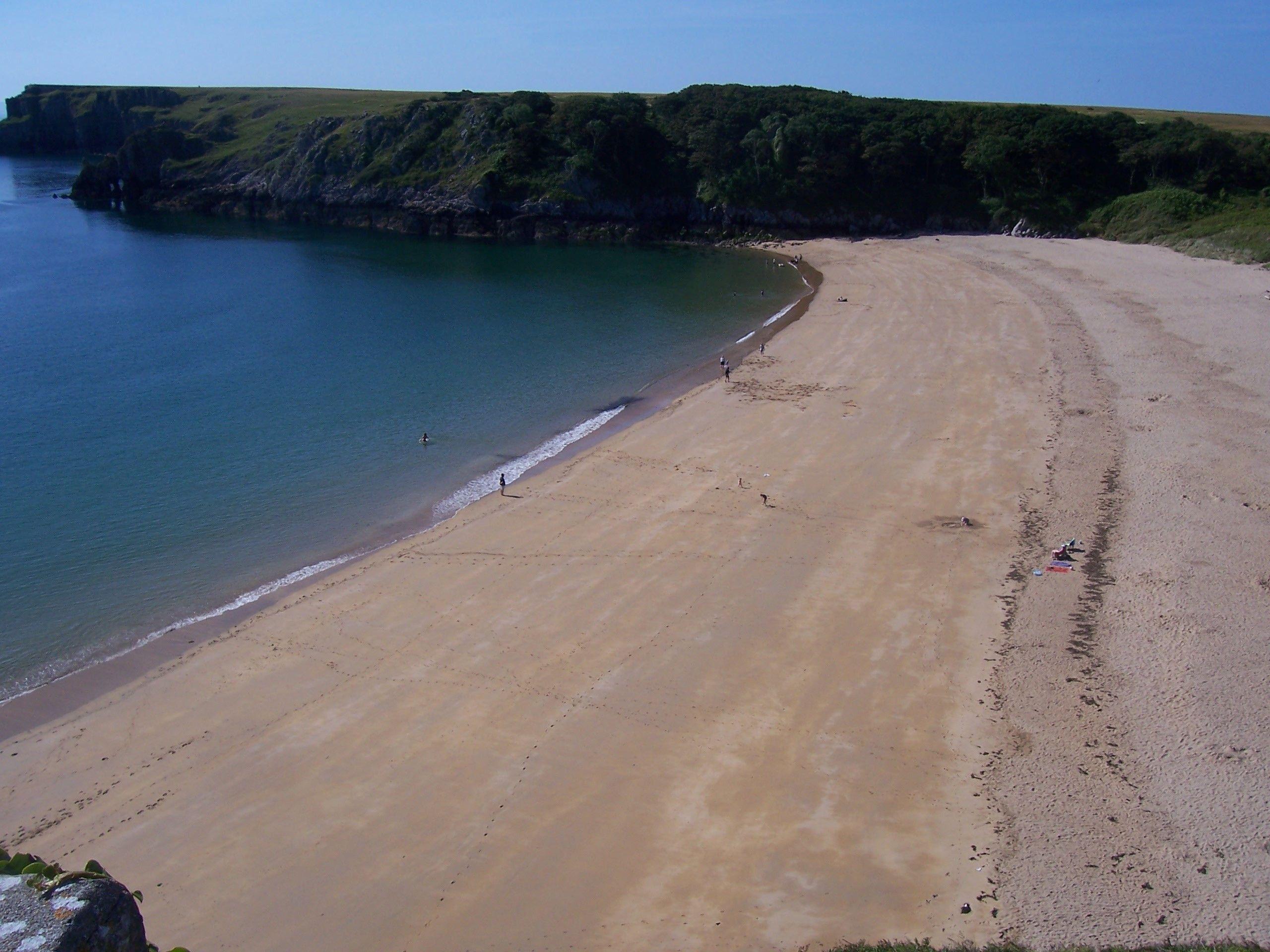 2560x1920 Beaches Wales Bay Barafundle Beach Sandy Wallpaper Dual Monitors