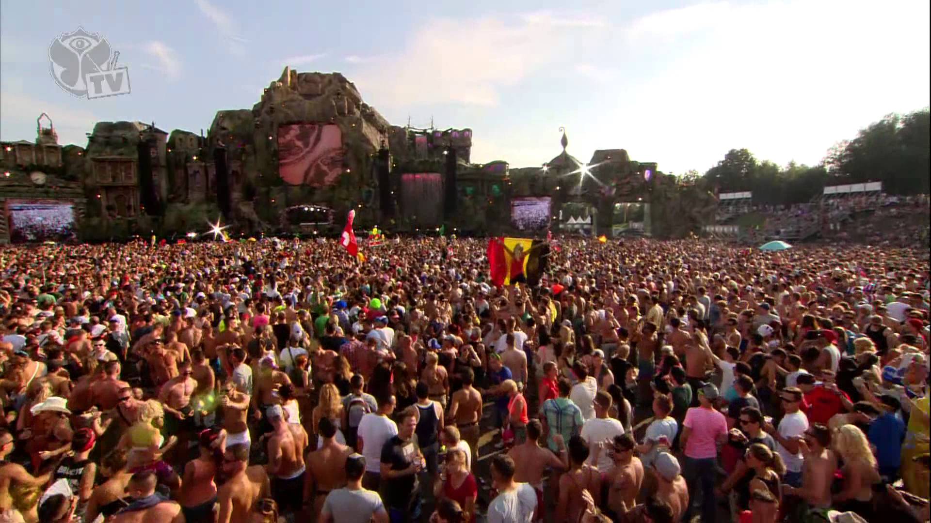 1920x1080 Group of Tomorrowland 2013 Live Photo