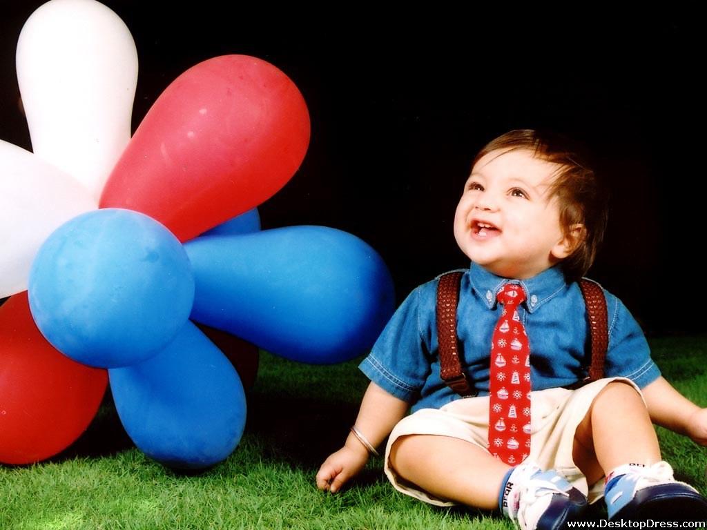 1024x768 Desktop Wallpaper Babies Background Sweet Baby Boy with Balloons