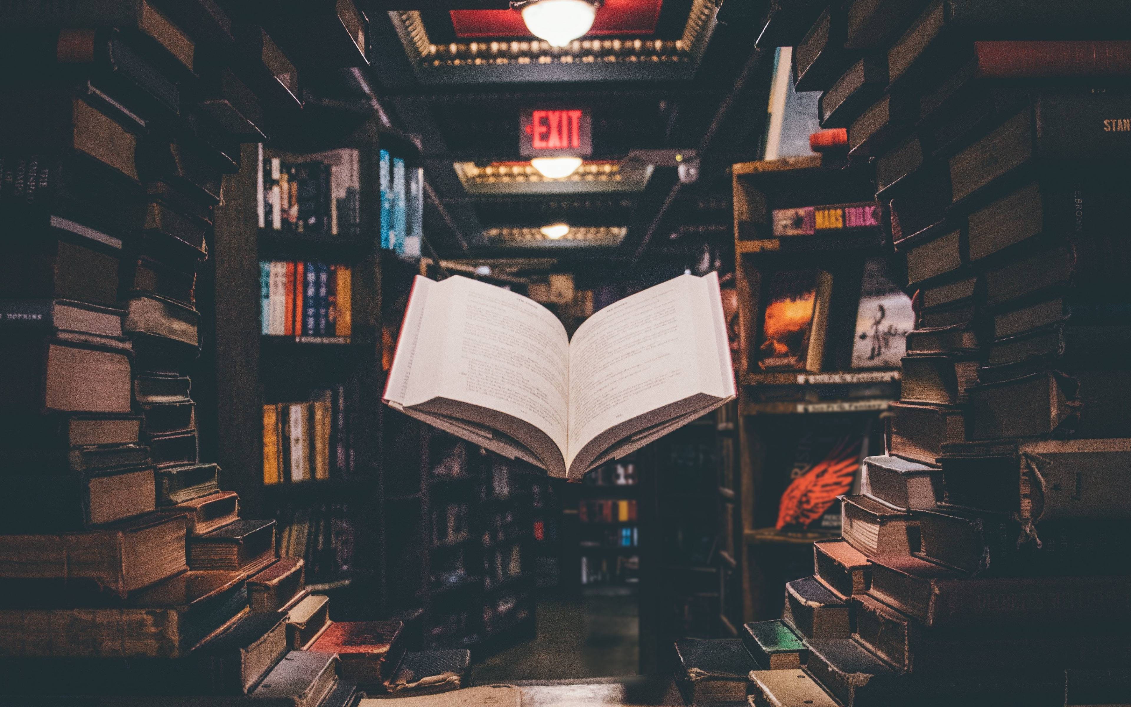 3840x2400 Book Wallpaper