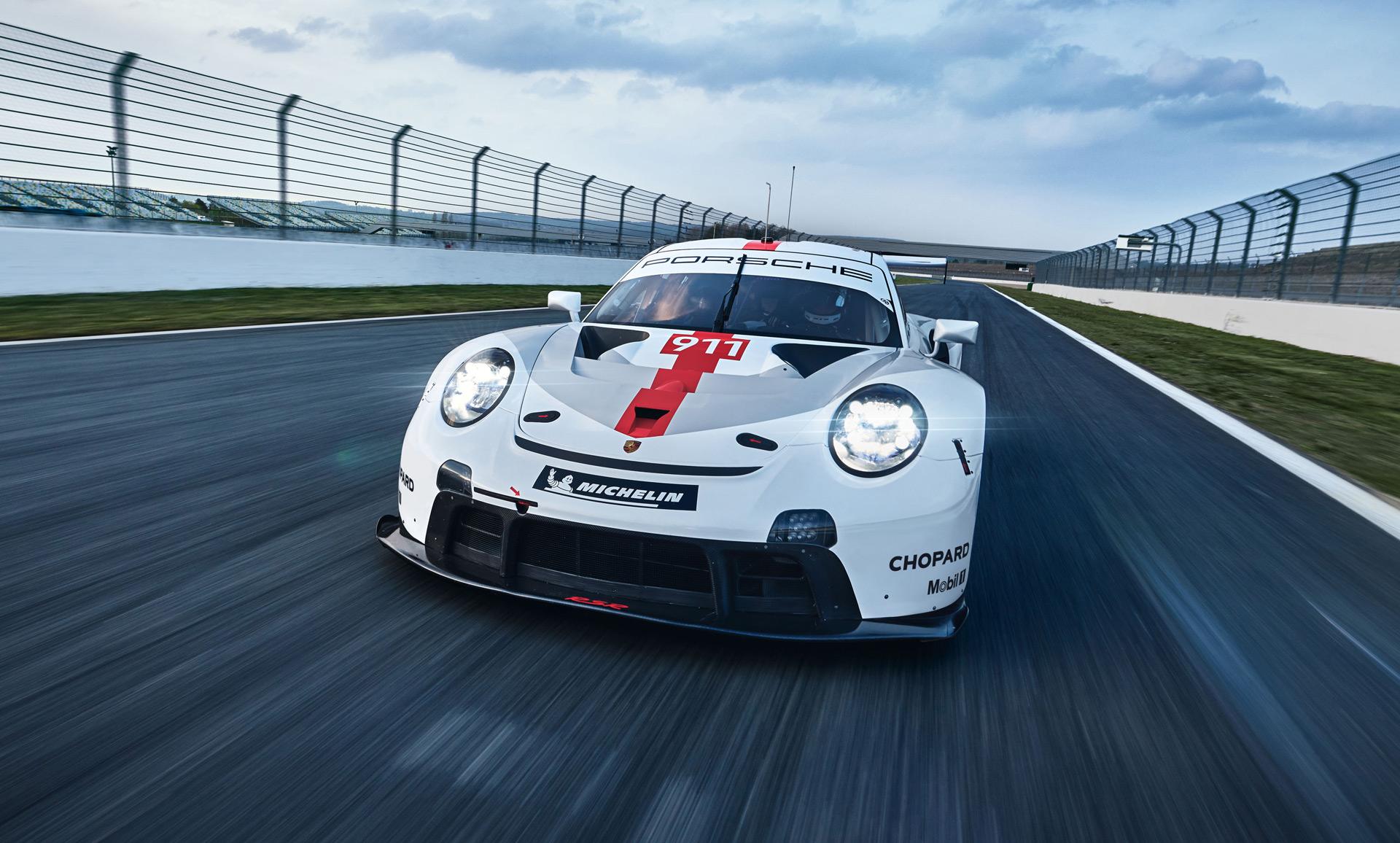 1920x1156 Porsche 911 RSR ready to race
