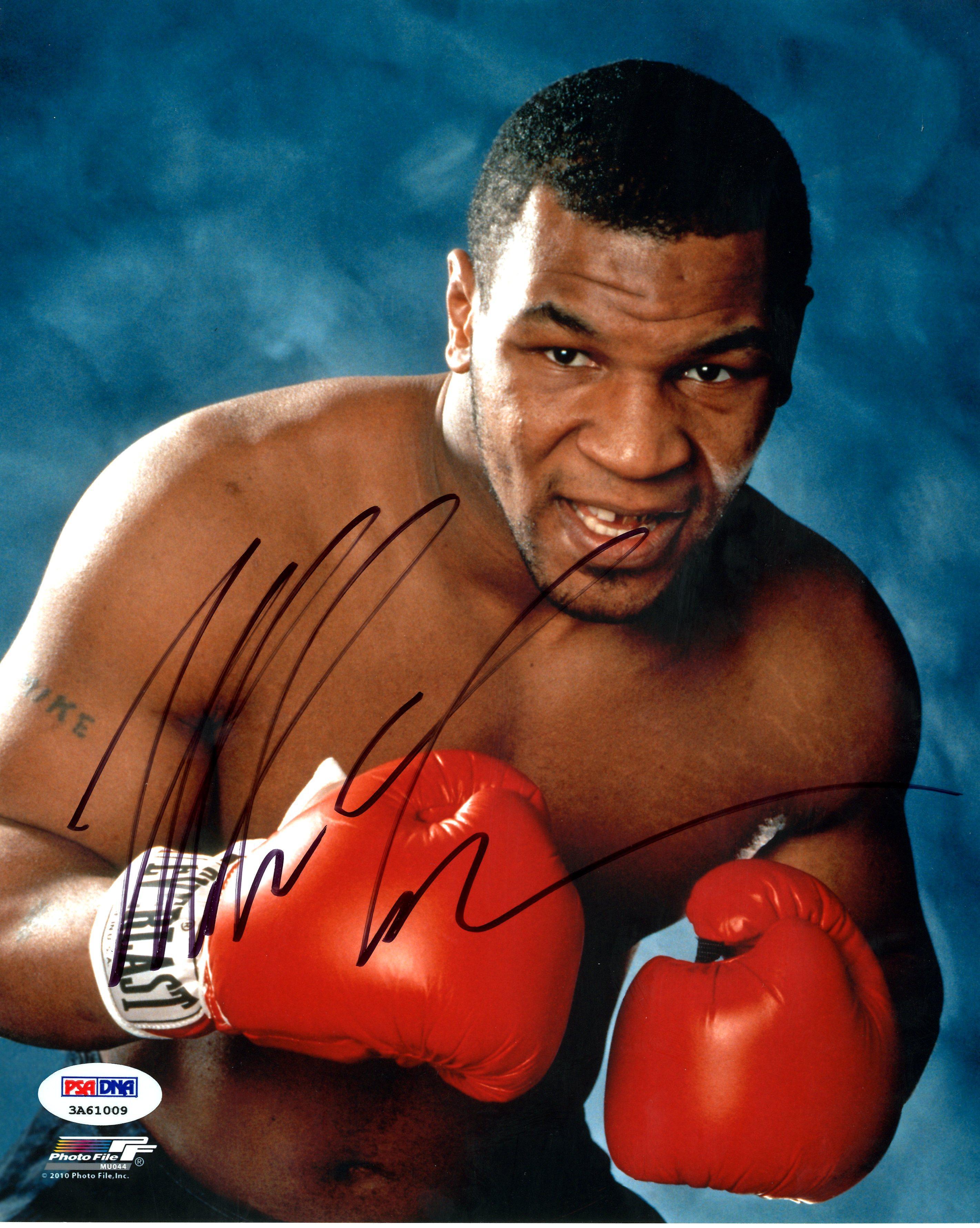 2843x3563 Mike tyson in the red boxing gloves wallpaper and image