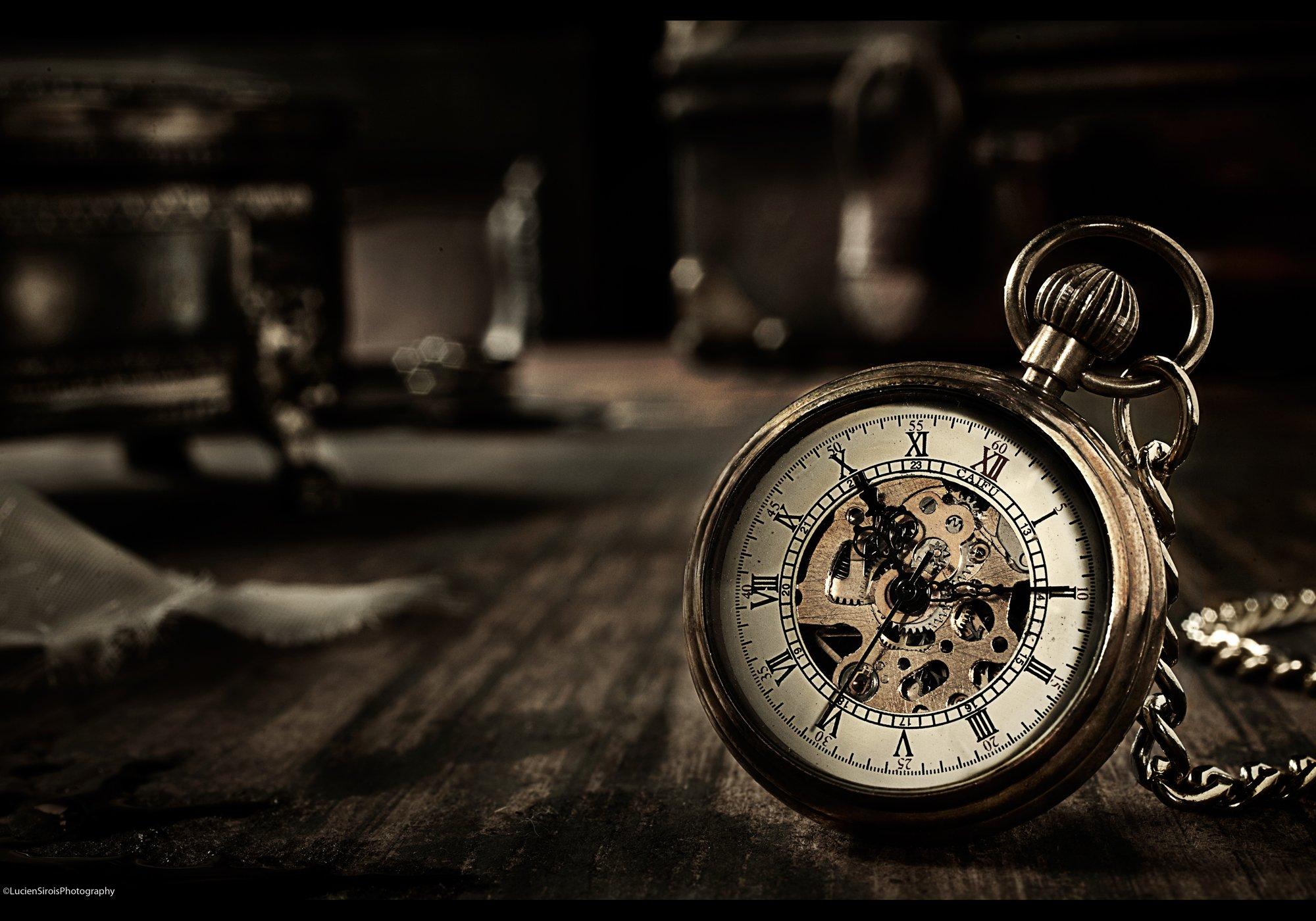 2000x1400 Clock Wallpaper