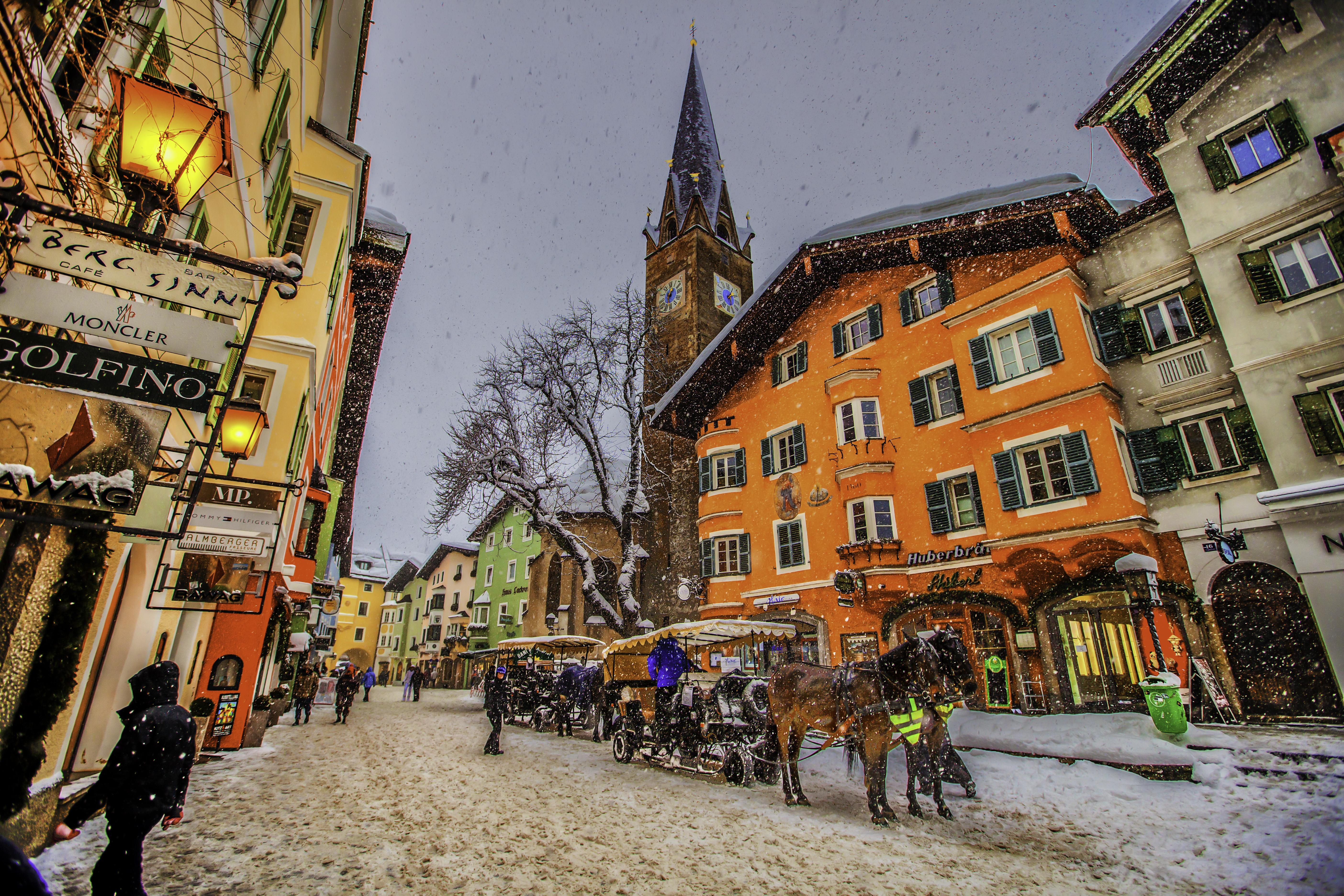 5616x3744 Christmas at the resort of Kitzbuehel, Austria Desktop wallpaper 1680x1050