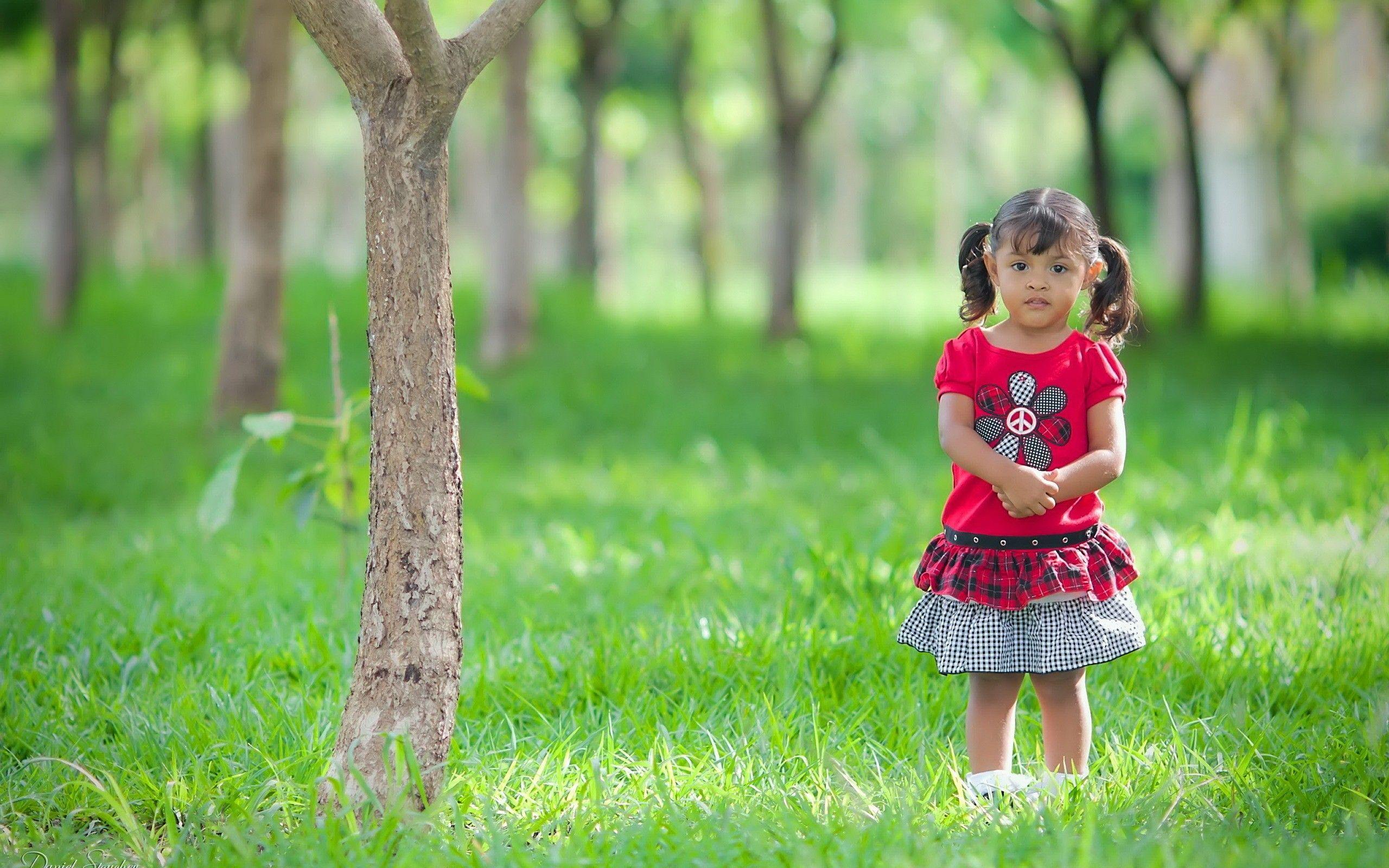2560x1600 girl with flower'da Ara. Cute little girls, Kids wallpaper, Cute girl wallpaper