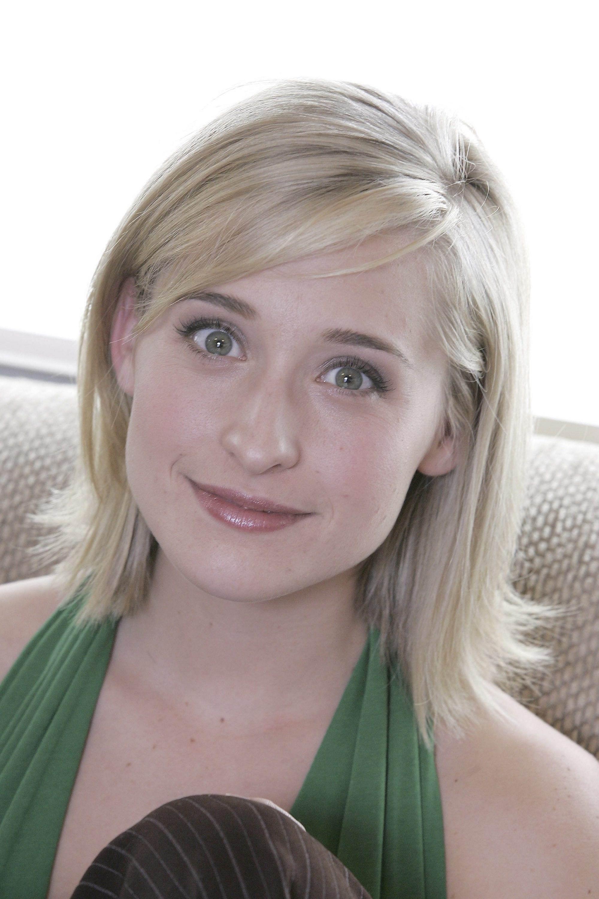 Allison Mack Wallpapers Top Free Allison Mack Backgrounds