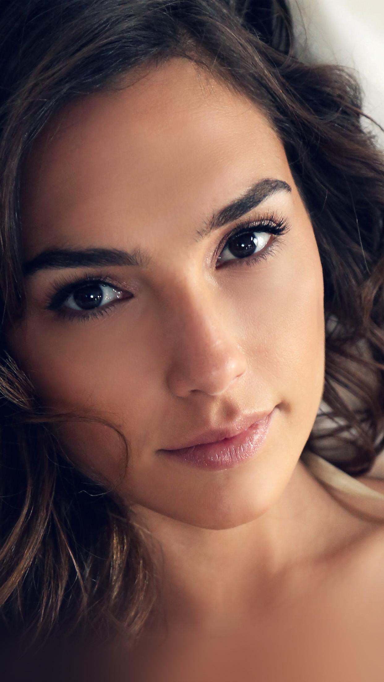 1242x2208 Gal Gadot iPhone X Wallpaper