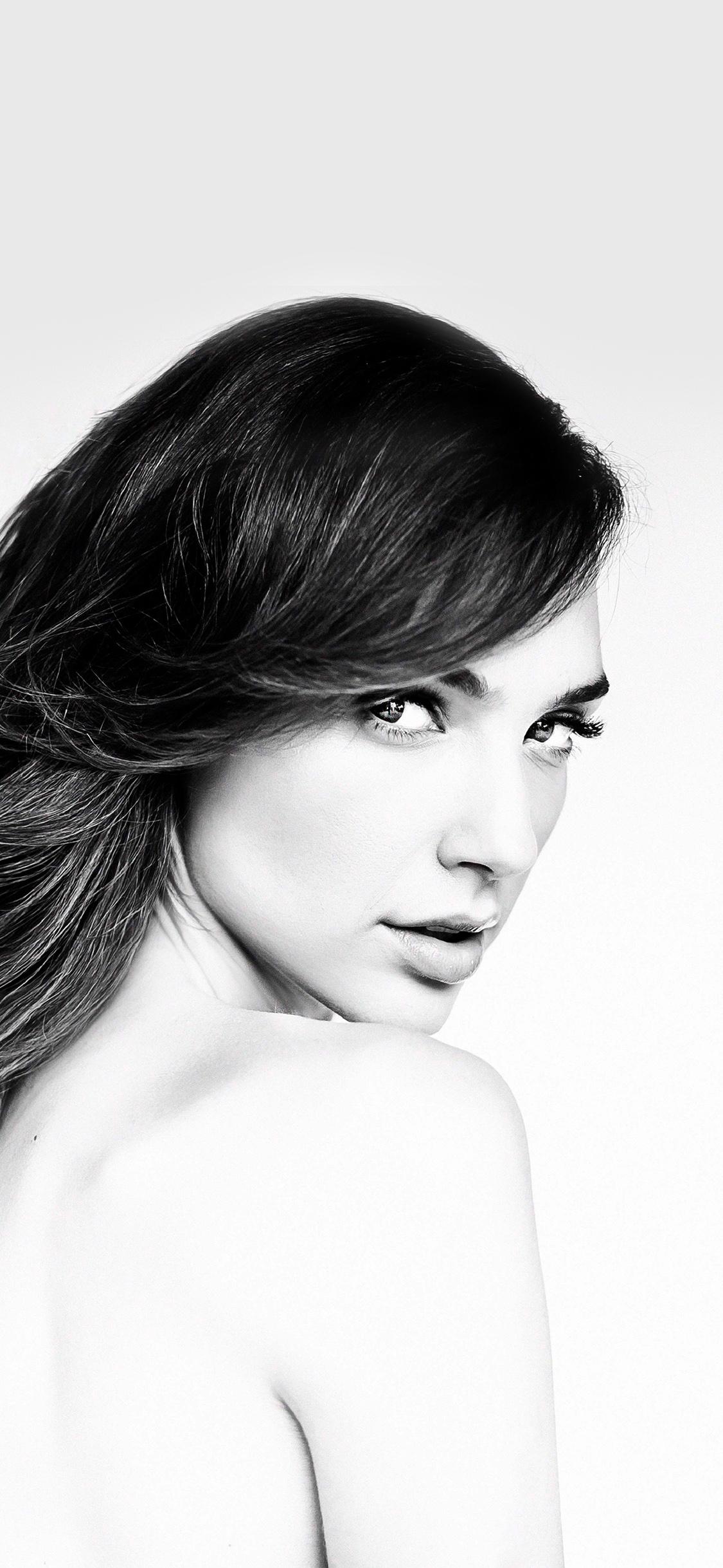 1125x2436 iPhone X wallpaper. gal gadot girl film bw hero