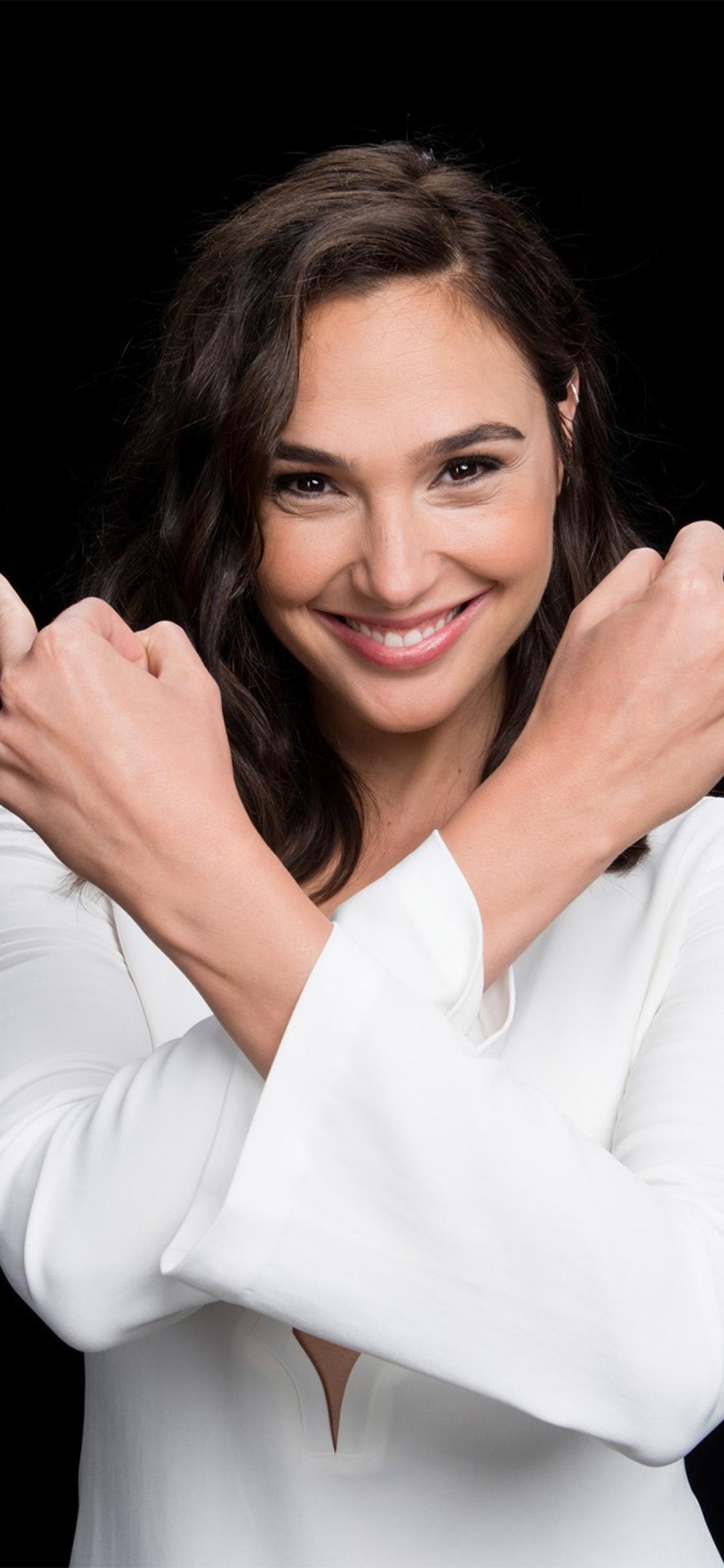 1125x2436 Gal Gadot Funny iPhone XS, iPhone iPhone X Wallpaper, HD Celebrities 4K Wallpaper, Image, Photo and Background