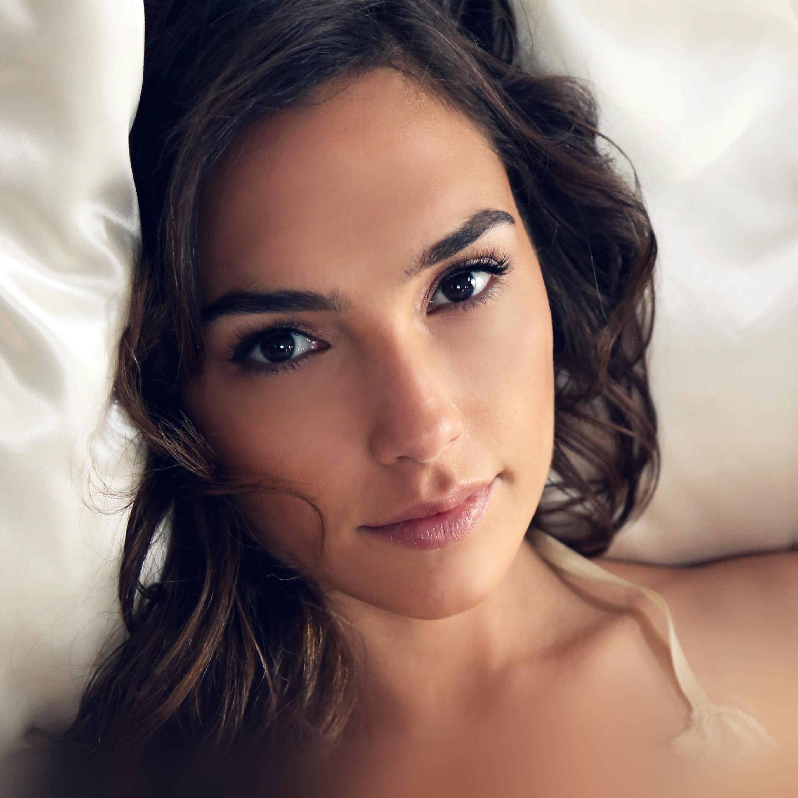 2732x2732 Gal Gadot Beauty Girl Wallpaper