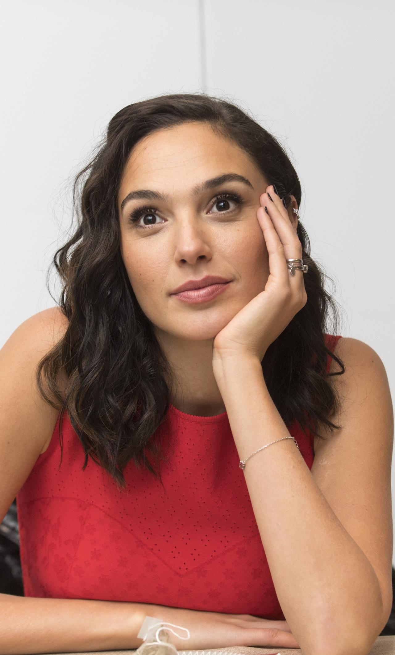 1280x2120 Download Gal Gadot, curious, 2018 wallpaper, 1280x iPhone 6 Plus