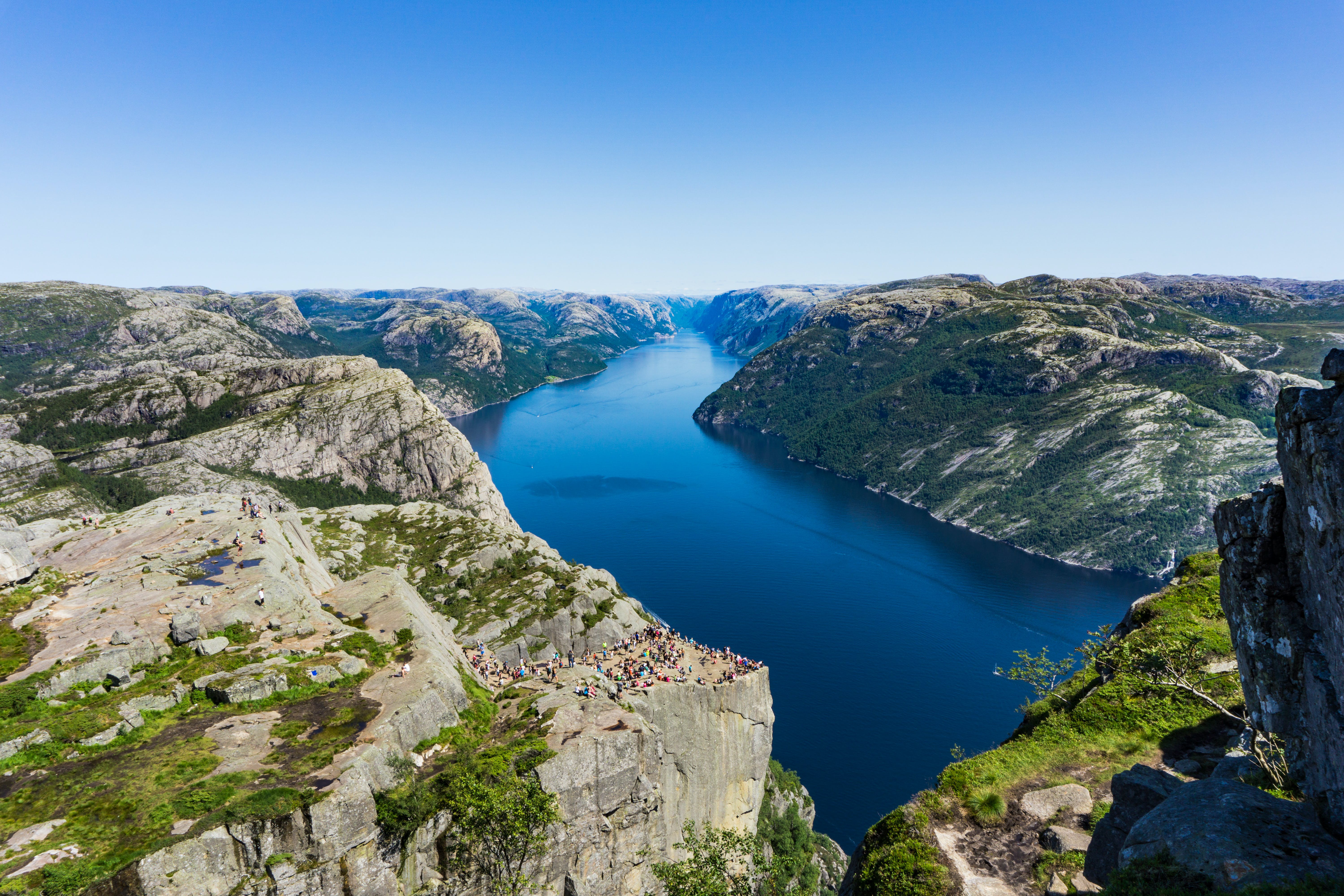 6000x4000 Cruise past waterfalls, caves and rocks in Stavanger