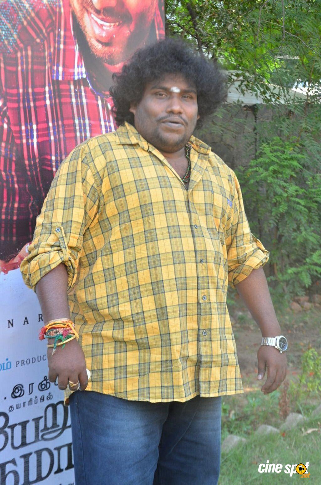 1024x1545 Yogi Babu at Pariyerum Perumal Press Meet (5)