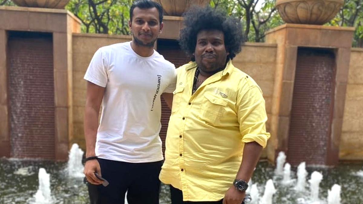 1200x675 Yogi babu meets his good old friend cricketer Natrarajan