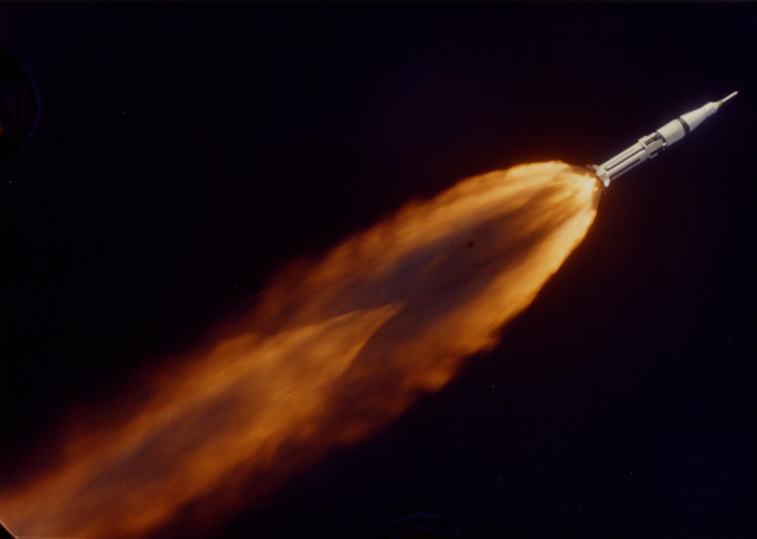 2652x1890 Apollo 7 Photographed In Flight By ALOTS (68 HC 641)