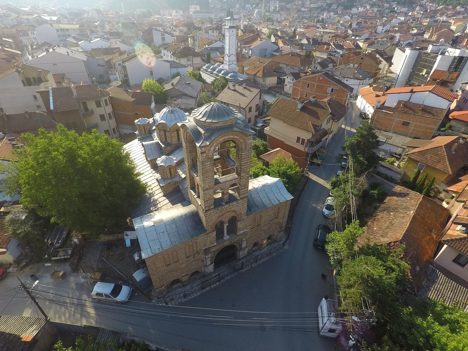 1600x1200 Prizren : Architecture: Bogorodica Ljeviska, northwest aerial view
