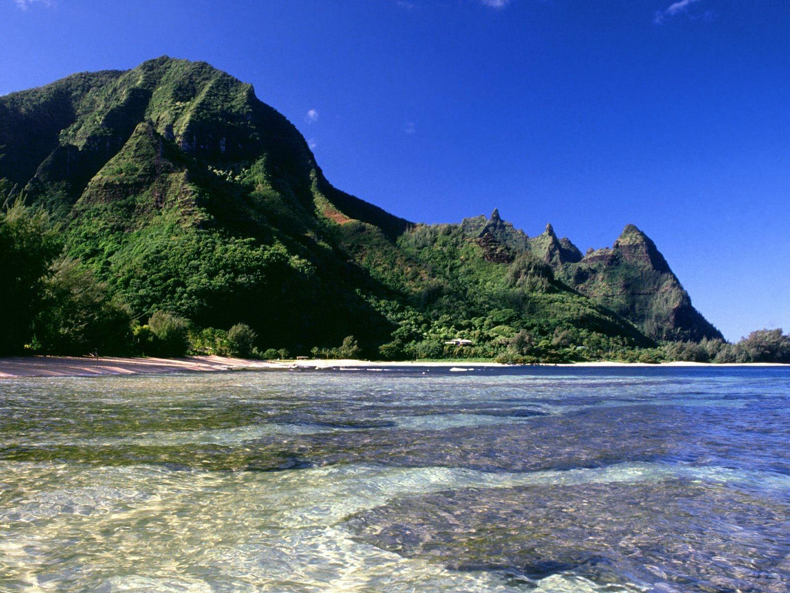 1600x1200 Kauai Mountains Hawaii Coast Pali Seclusion Wallpaper Beach Photo