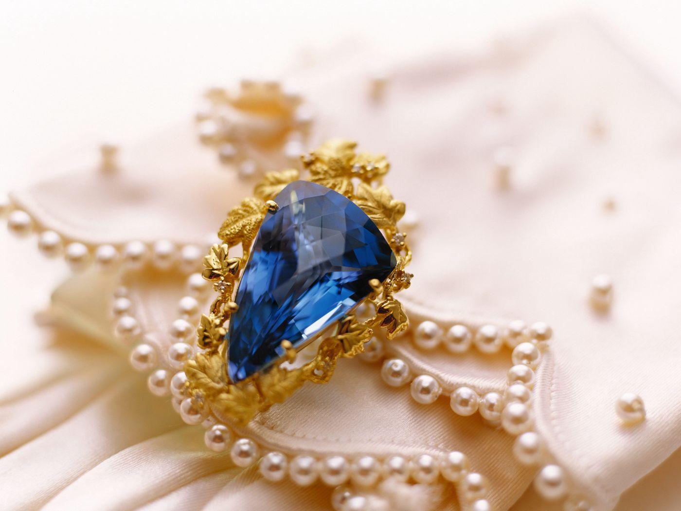 1400x1050 Download wallpaper 1400x1050 decoration, stone, gold, pearls standard 4:3 HD background