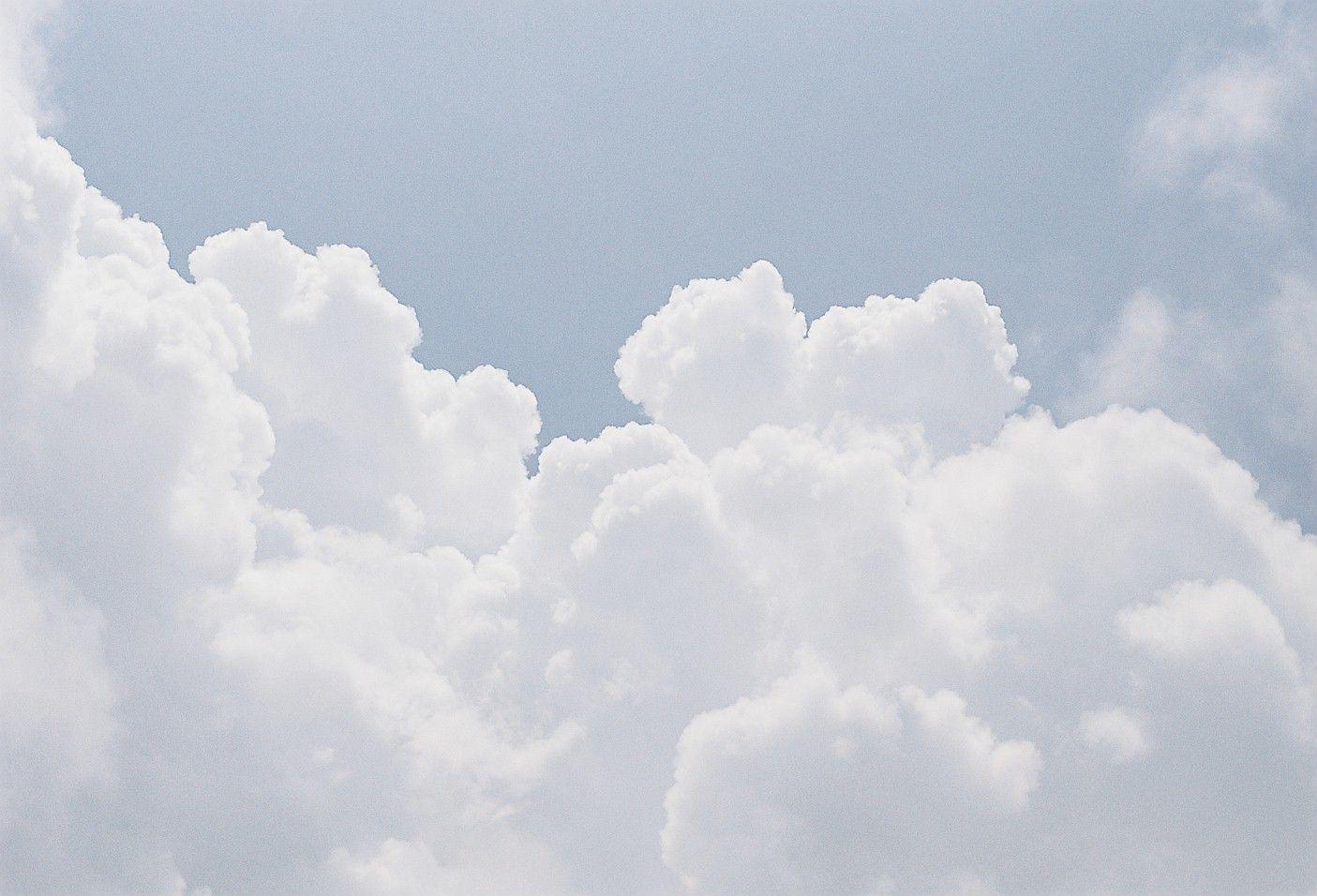 Aesthetic cloud. Aesthetic White clouds Wallpaper. Sky aesthetic Wallpaper Light. Пин на доске облака.