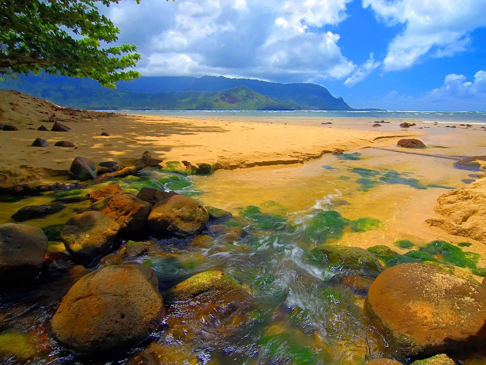 1600x1200 Bali Hai stream, Kauai, Hawaii beach wallpaper