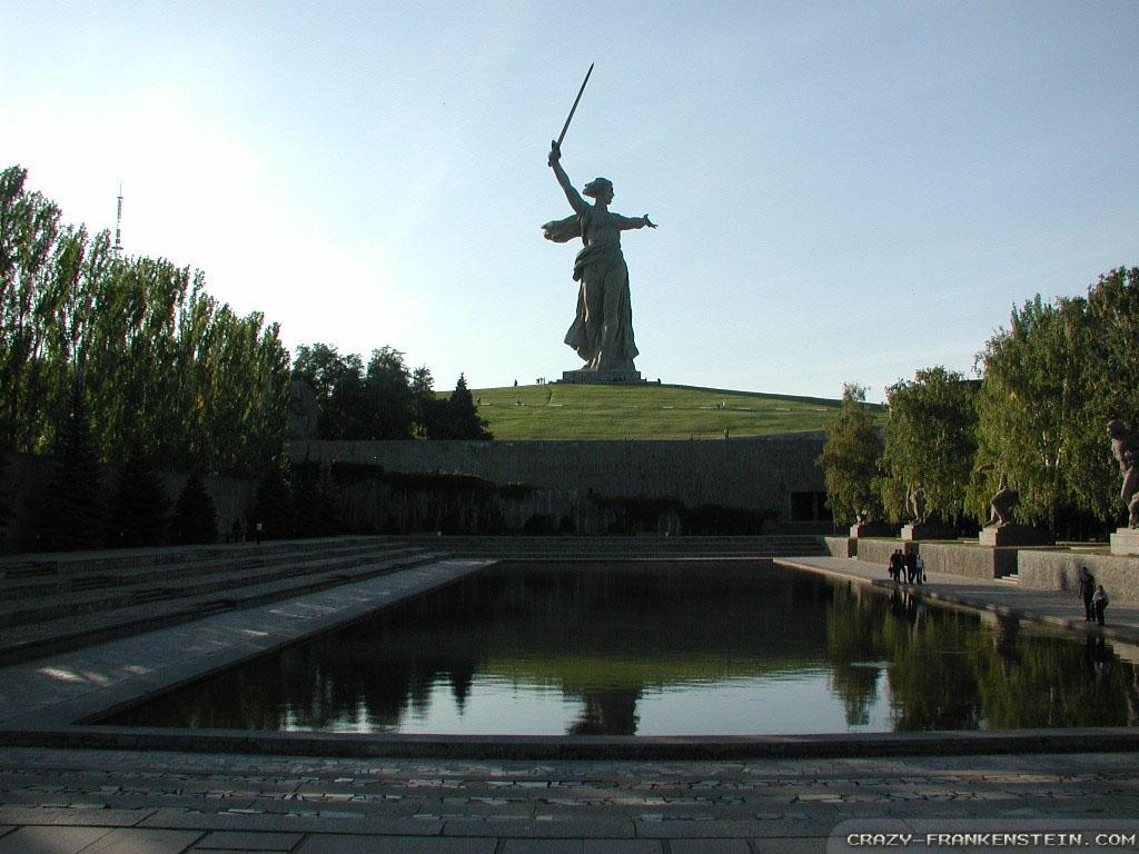 1024x768 The Motherland Calls wallpaper