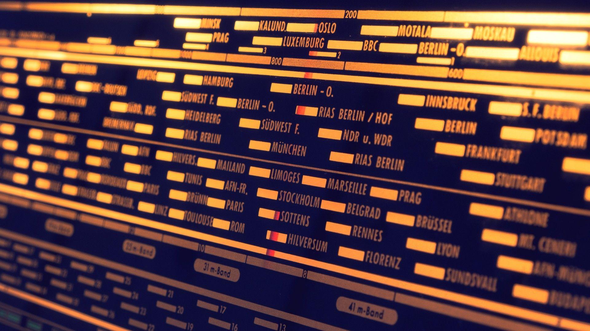 1920x1080 Old Radio Wallpaper