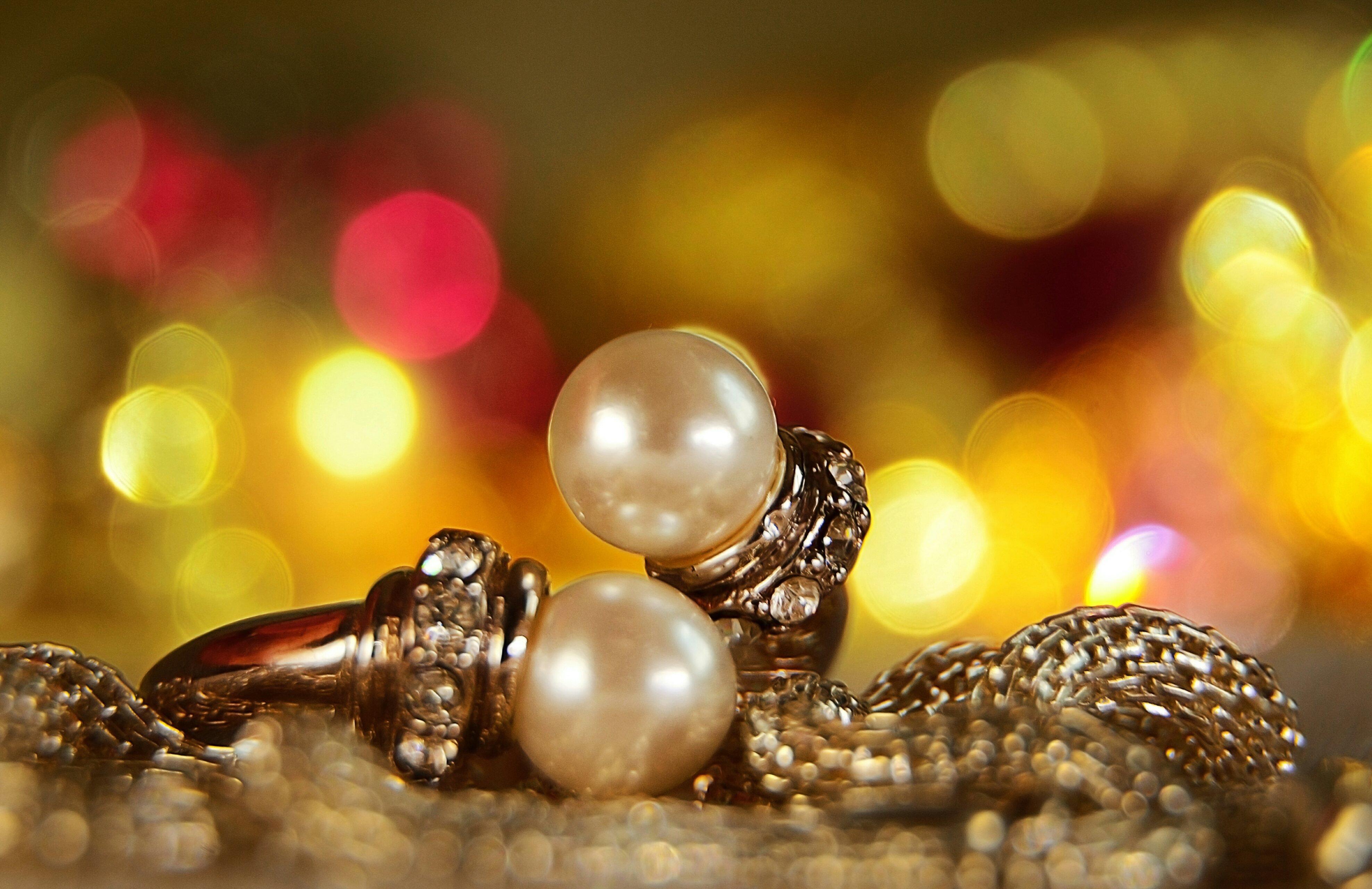 3952x2561 necklace, Pearls, Pearl necklace, Bokeh Wallpaper HD / Desktop and Mobile Background