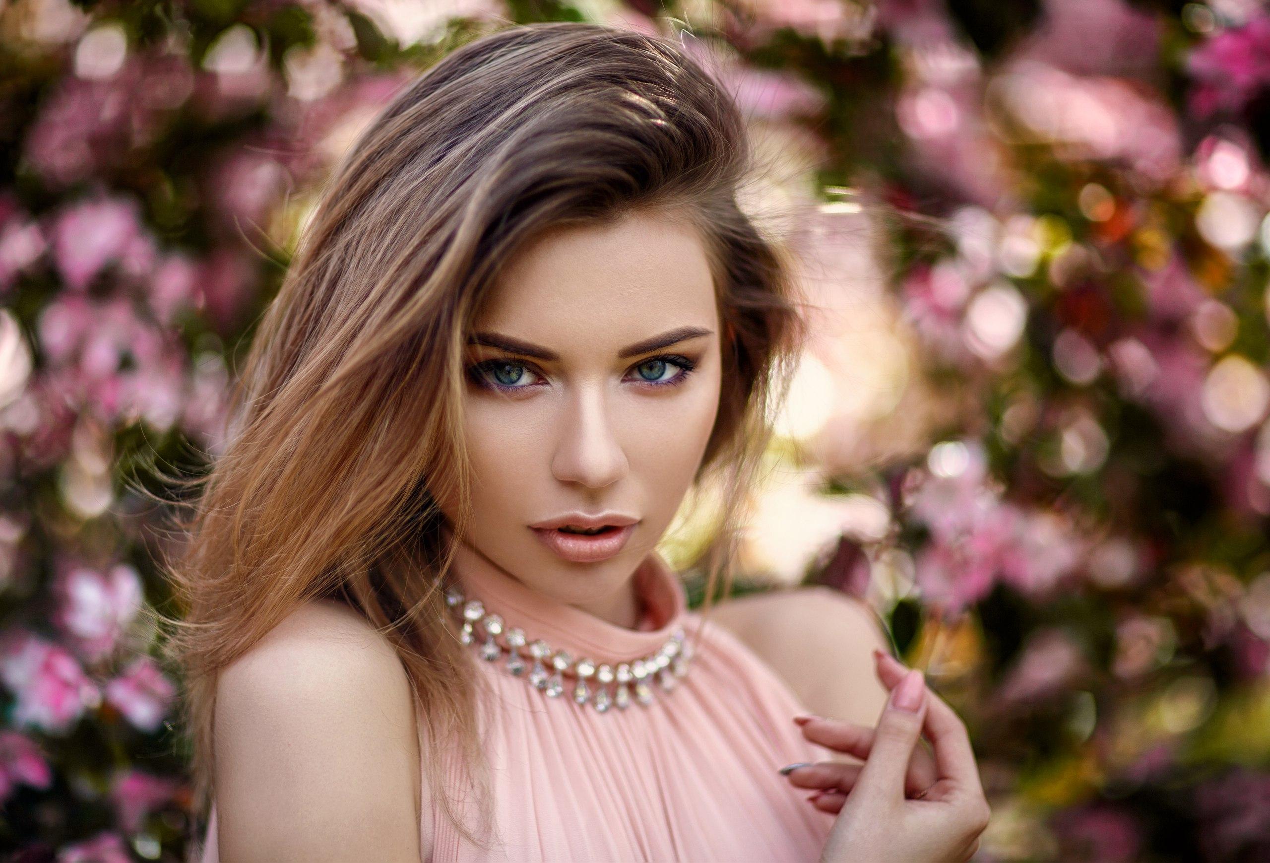 2560x1739 #blonde, #depth of field, #women, #face, #portrait, #pearl necklace wallpaper. Mocah HD Wallpaper