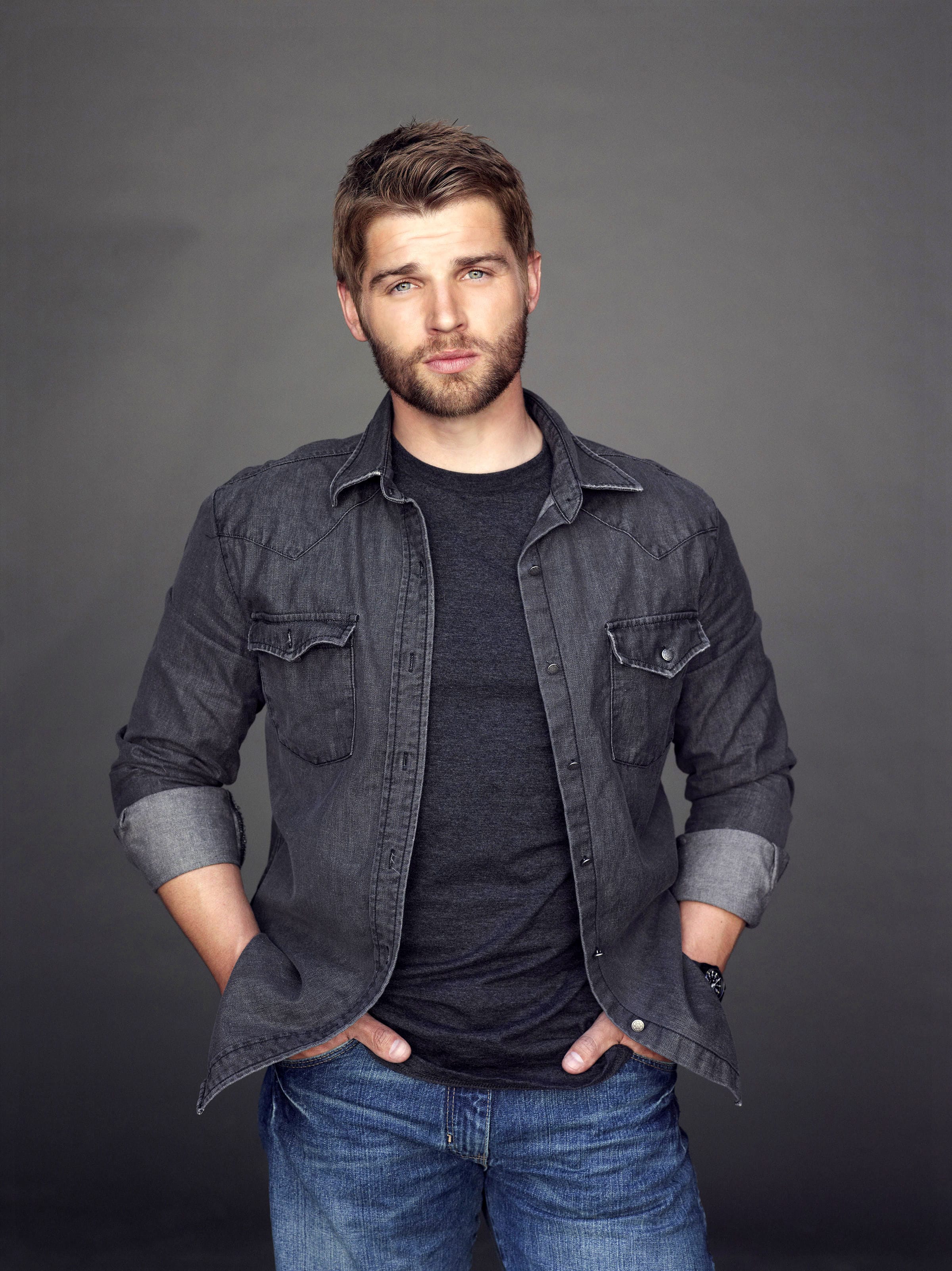 2400x3203 Mike Vogel Wallpaper
